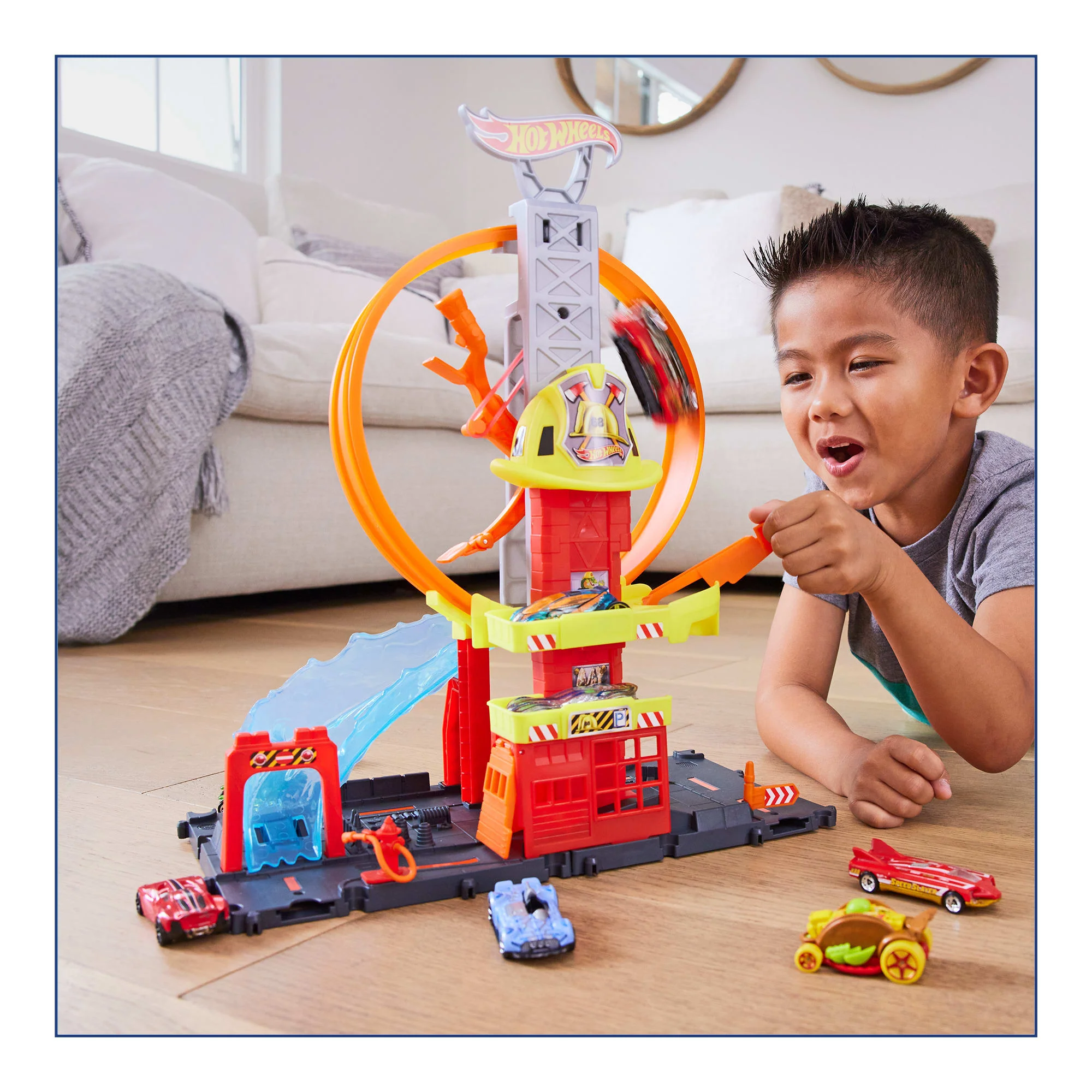 Hot Wheels City Πίστα Πυροσβεστικός Σταθμός Με 1 Όχημα Και Λουπ - Image 2