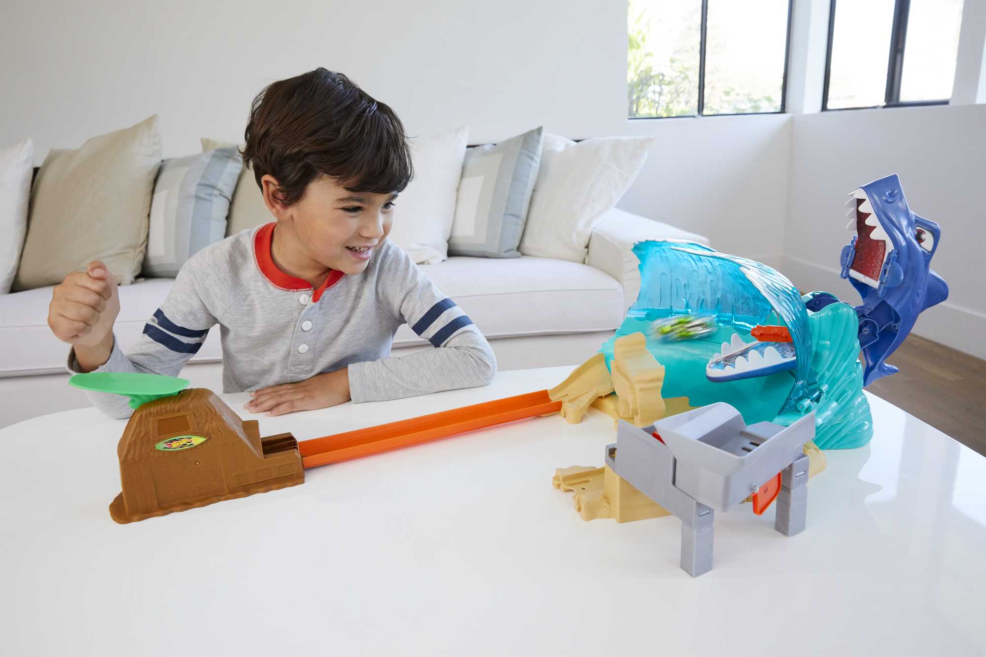 Hot Wheels City Shark Beach Battle Playset - Image 3
