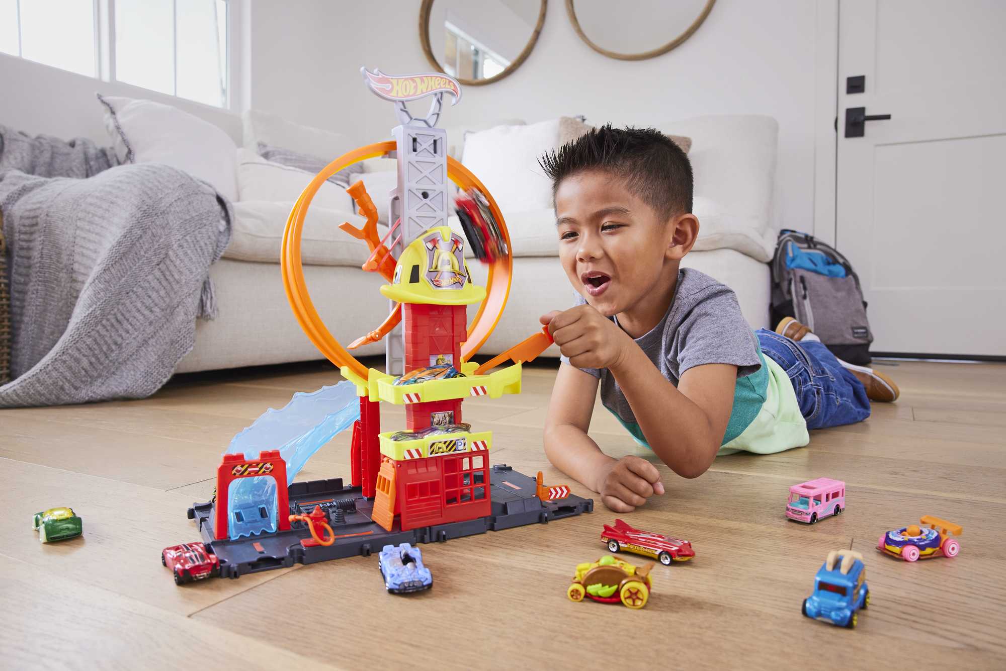 Hot Wheels City Super Loop Fire Station Playset, Track Set With 1 Toy Car - Image 2