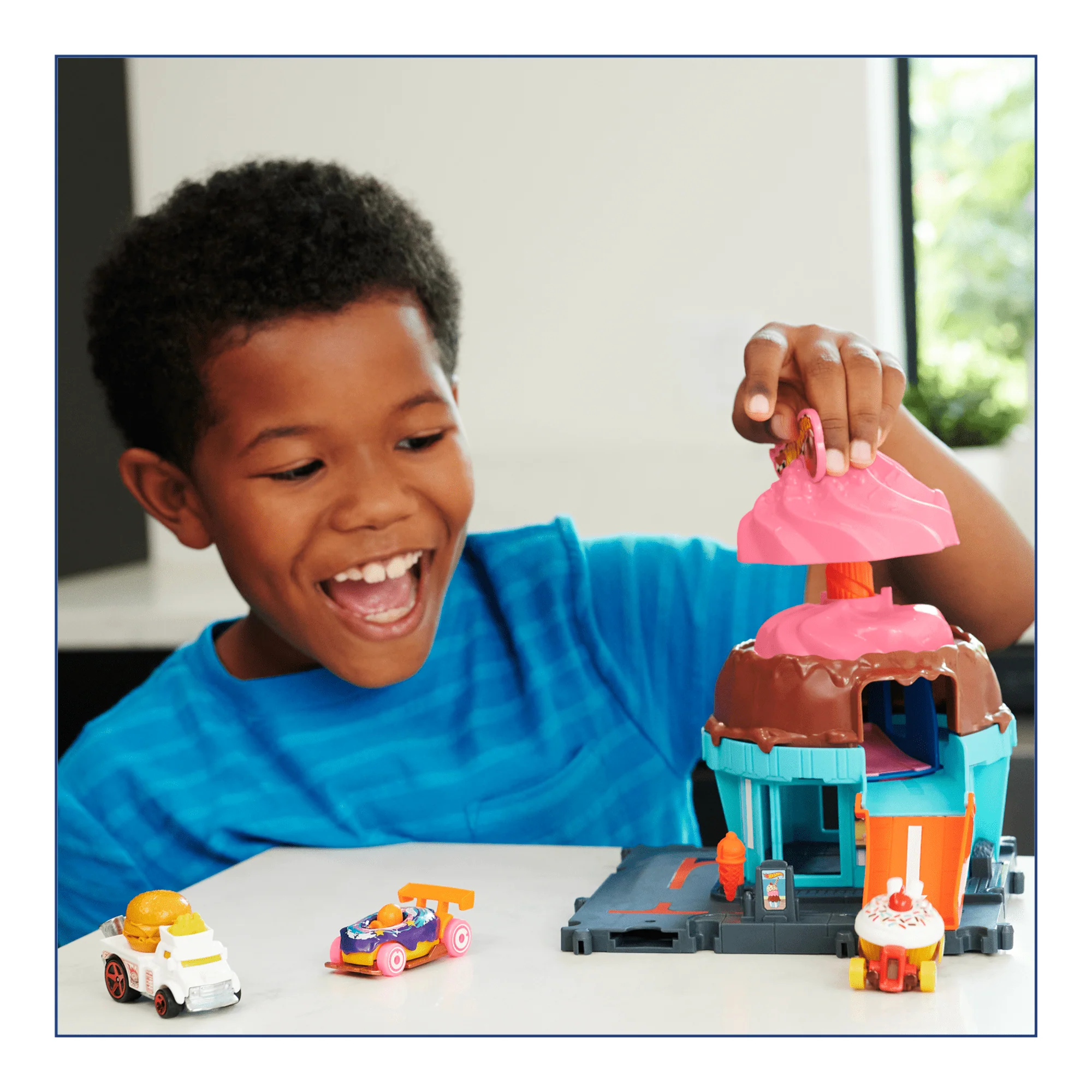 Hot Wheels City Downtown Ice Cream Swirl Playset From The Series “Let's Race” With 1 Toy Car - Image 2