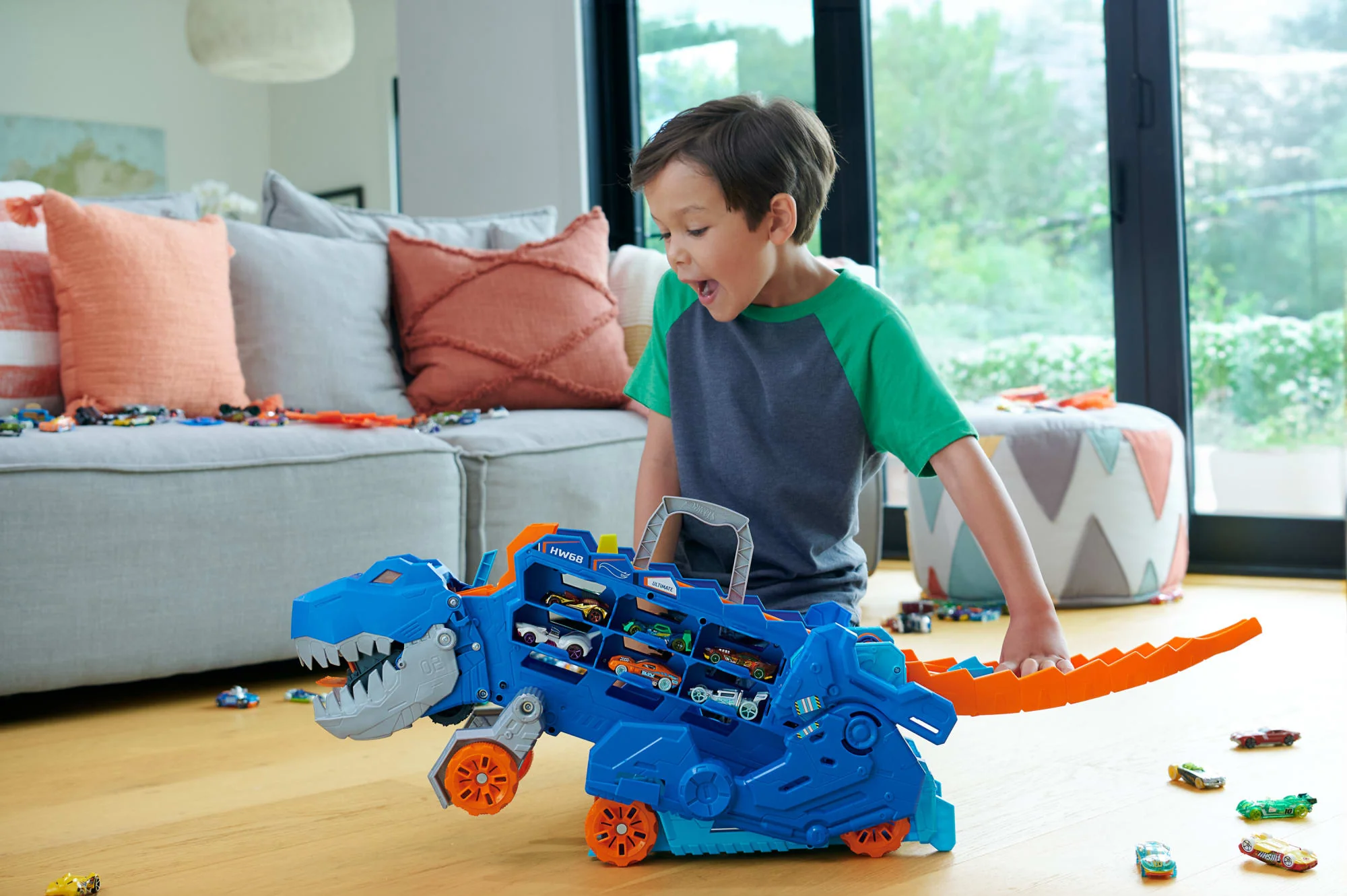 Hot Wheels City Ultieme Vrachtwagen, Transformeert in Een T-Rex Met Racebaan, Opbergplek Voor Meer Dan 20 Auto's - Image 2