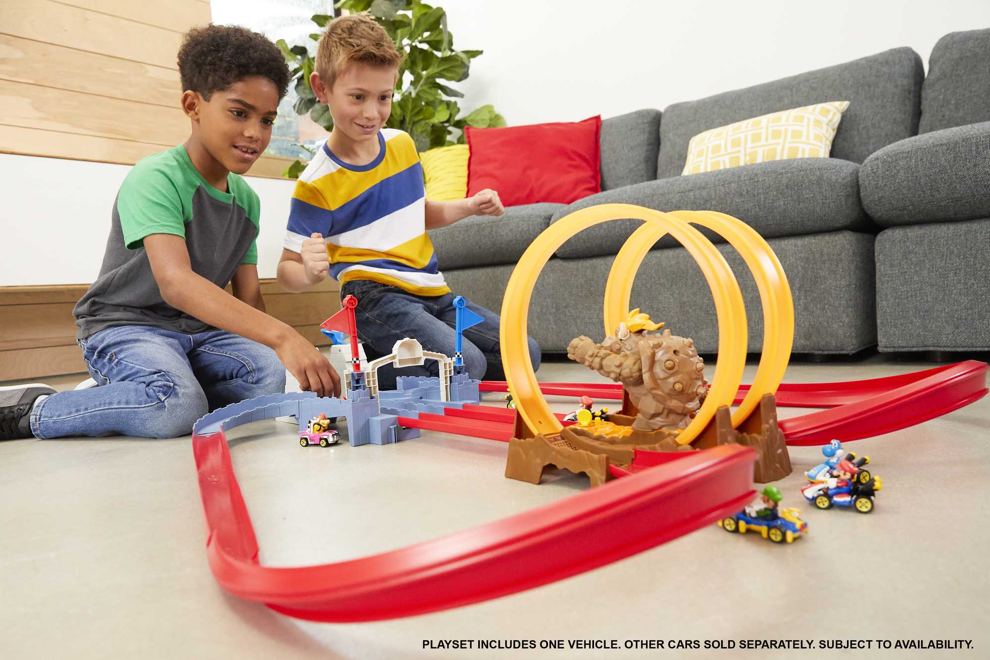 Hot Wheels Mario Kart Bowsers Castle Chaos Track Set - Image 2