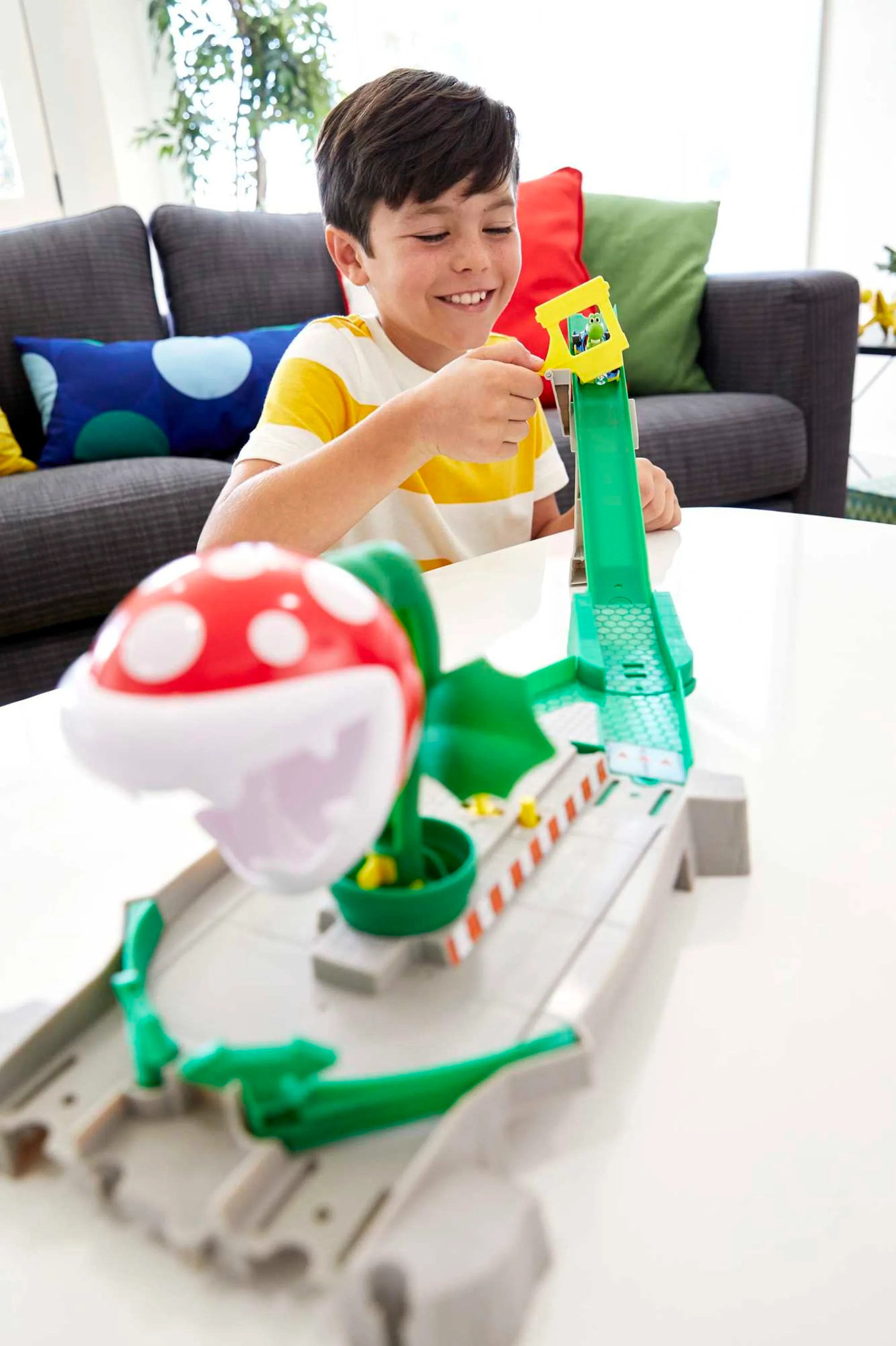 Hot Wheels Mariokart Piranha Plant Slide Track Set - Image 2