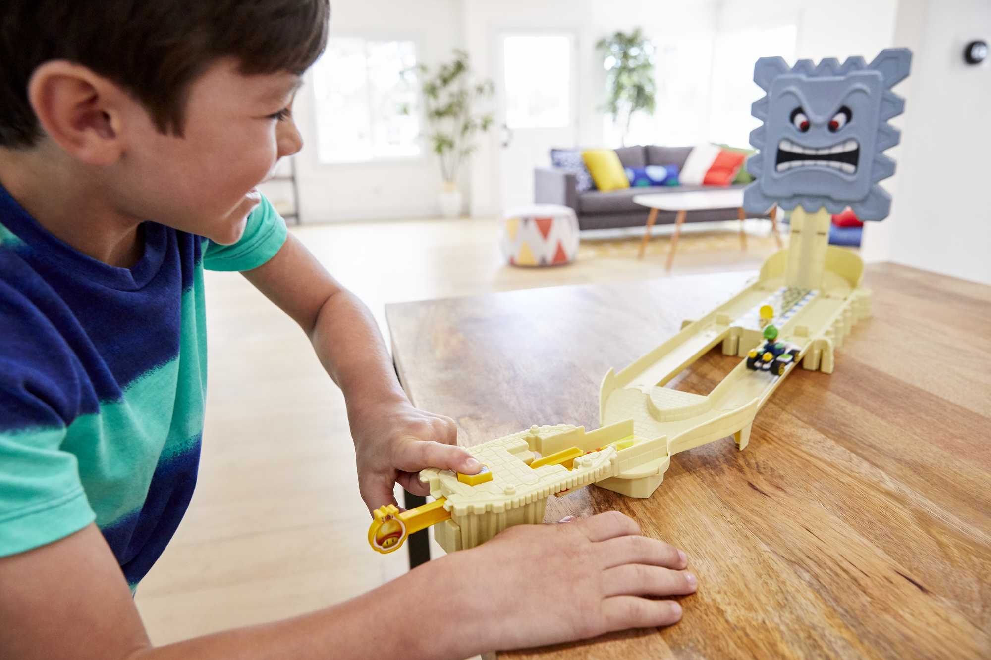 Hot Wheels Mariokart Thwomp Ruins Track Set - Image 2