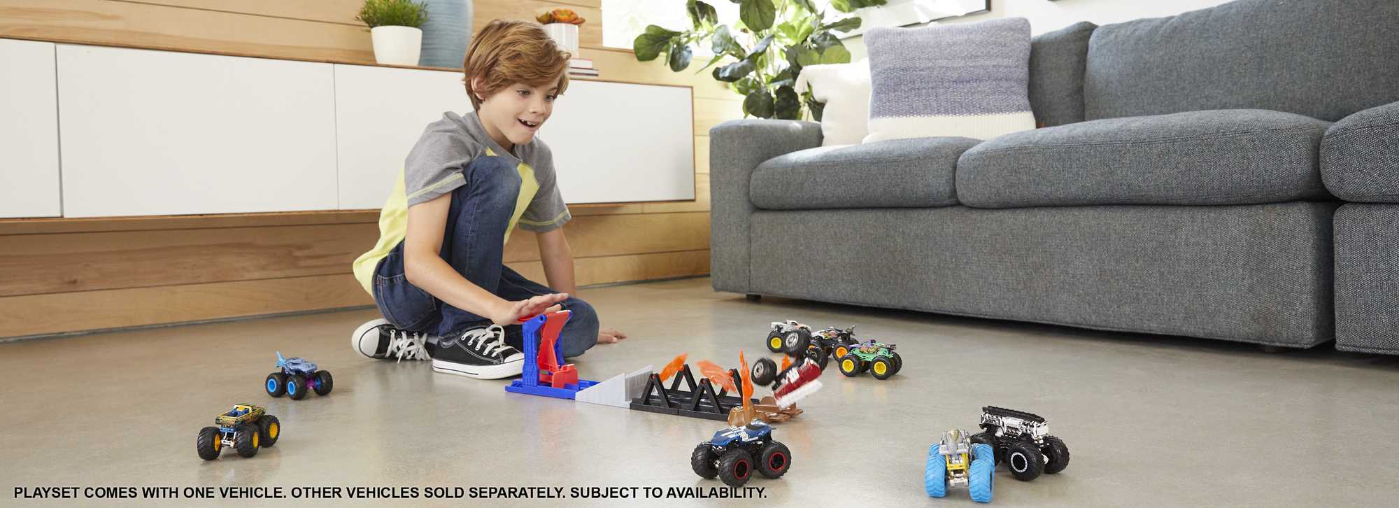 Hot Wheels Monster Trucks Fire Through Playset - Image 3