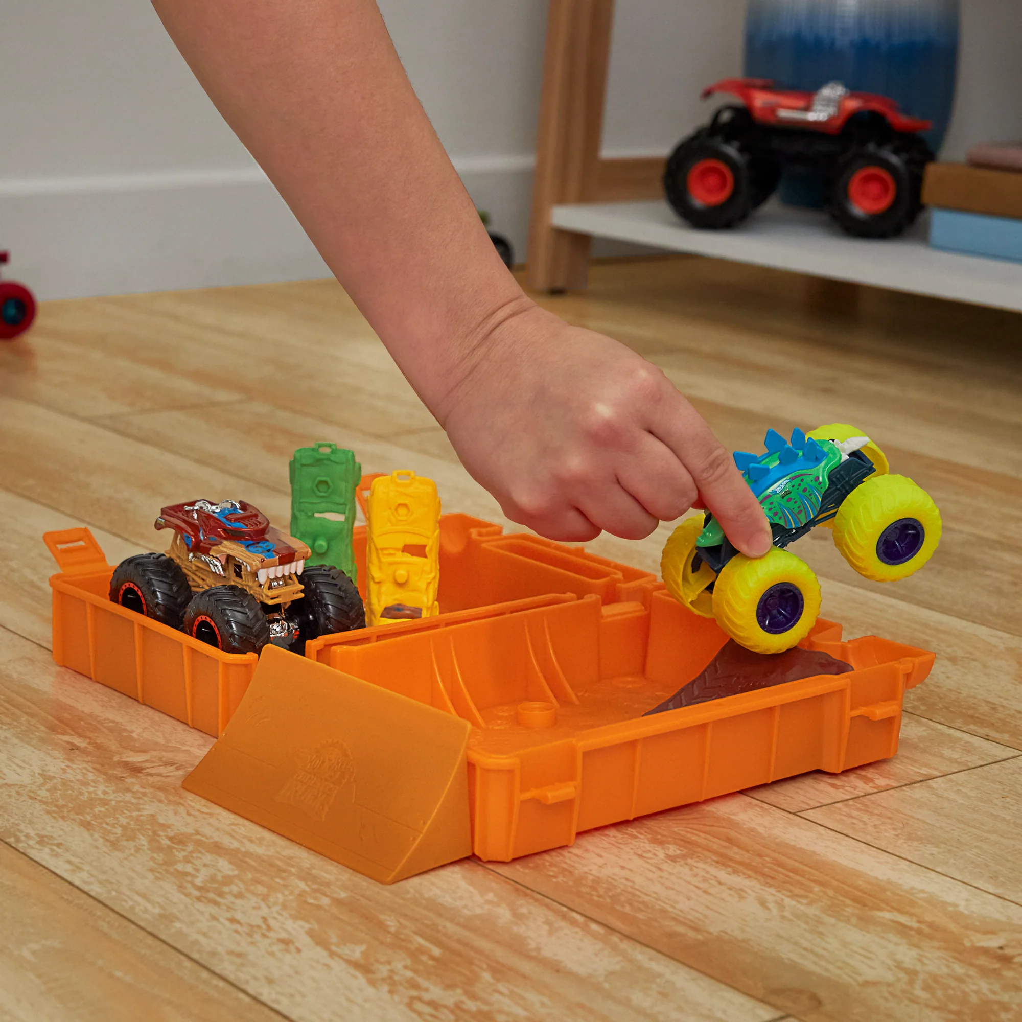 Hot Wheels Monster Trucks Fuel N’ Go Spielset - Image 3