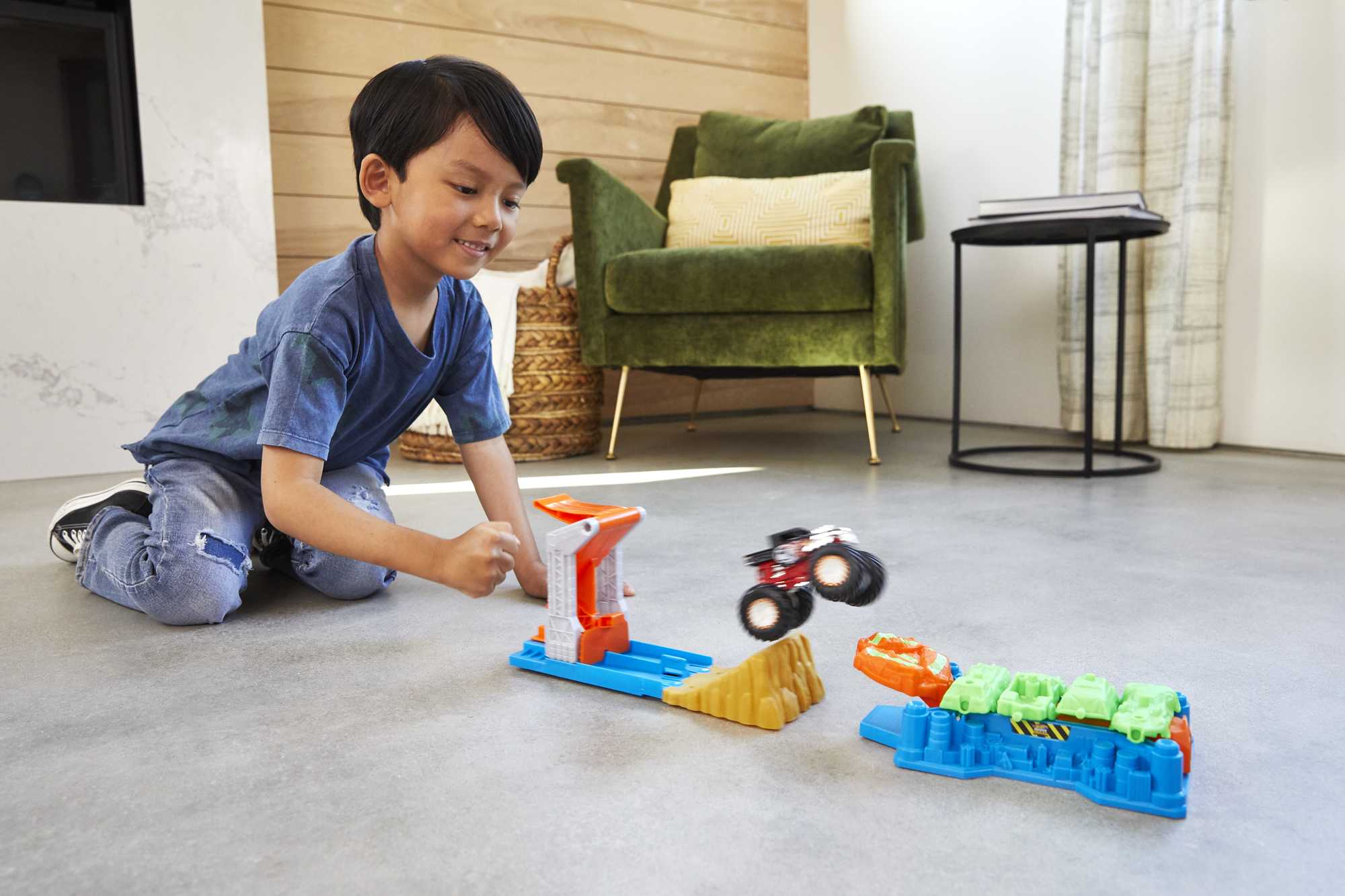 Hot Wheels Monster Trucks Launch and Bash Playset - Image 2