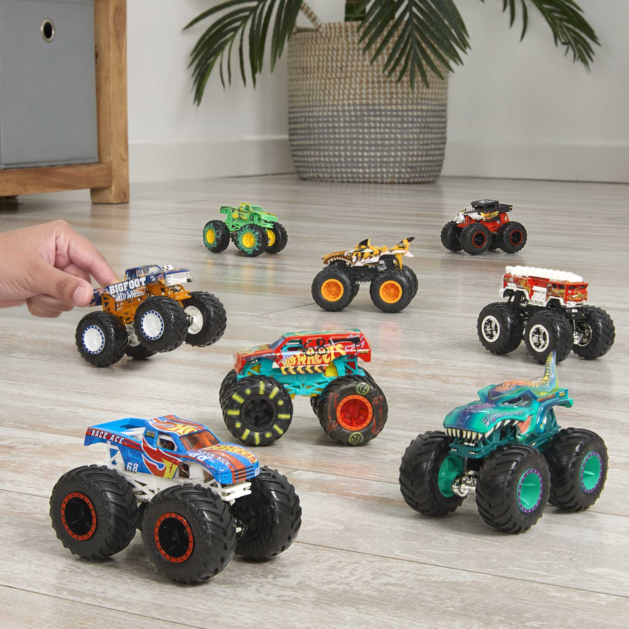 Hot Wheels Monster Trucks Live 8-Pack - Image 3