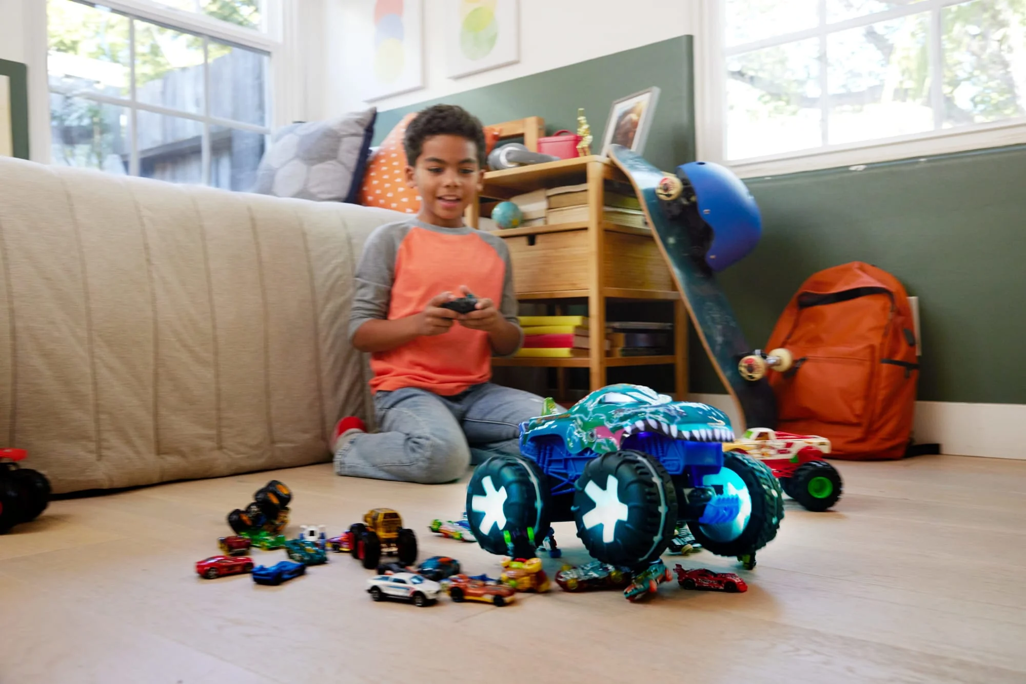 Hot Wheels Monster Trucks Mega-Wrex Alive In Scala 1:15, Veicolo Radiocomandato, Radiocomando Alimentato A Batteria Con Luci E Suoni Interattivi - Image 2