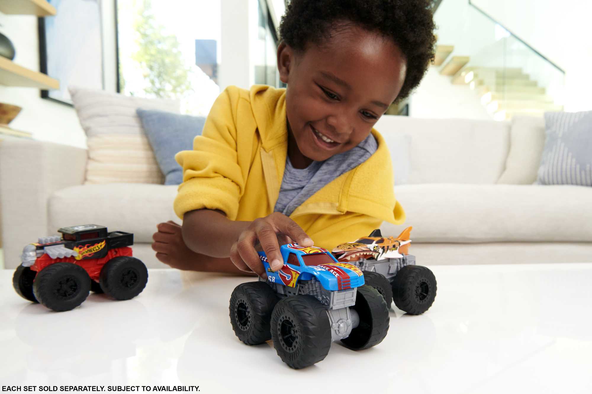 Hot Wheels Monster Trucks Roarin' Wreckers Race Ace - Image 2