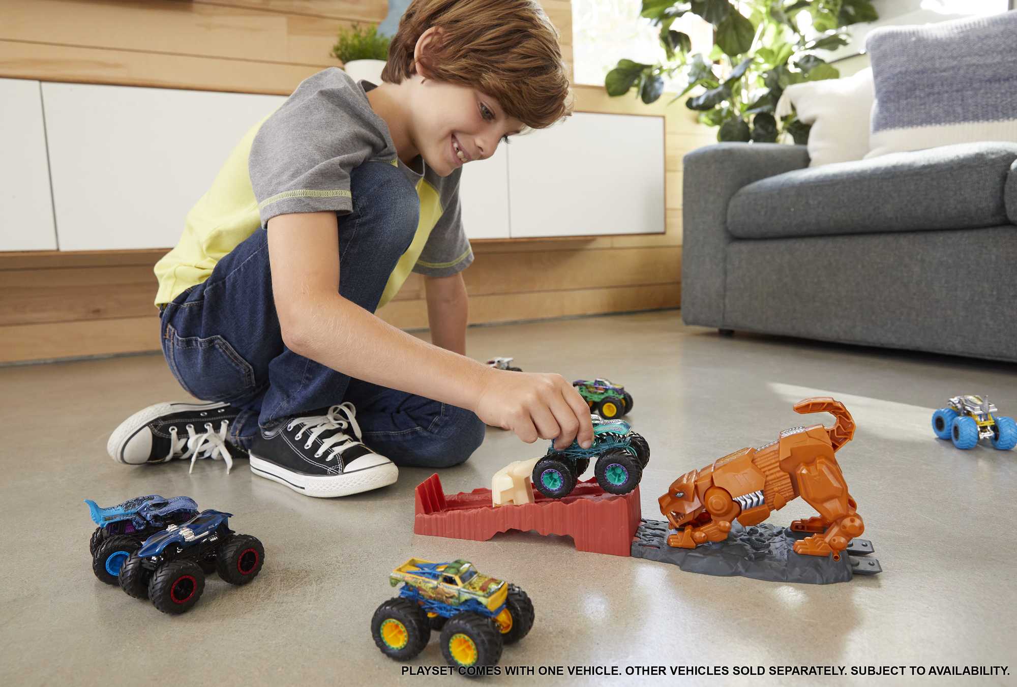 Hot Wheels Monster Trucks Sabretooth Showdown Playset - Image 2