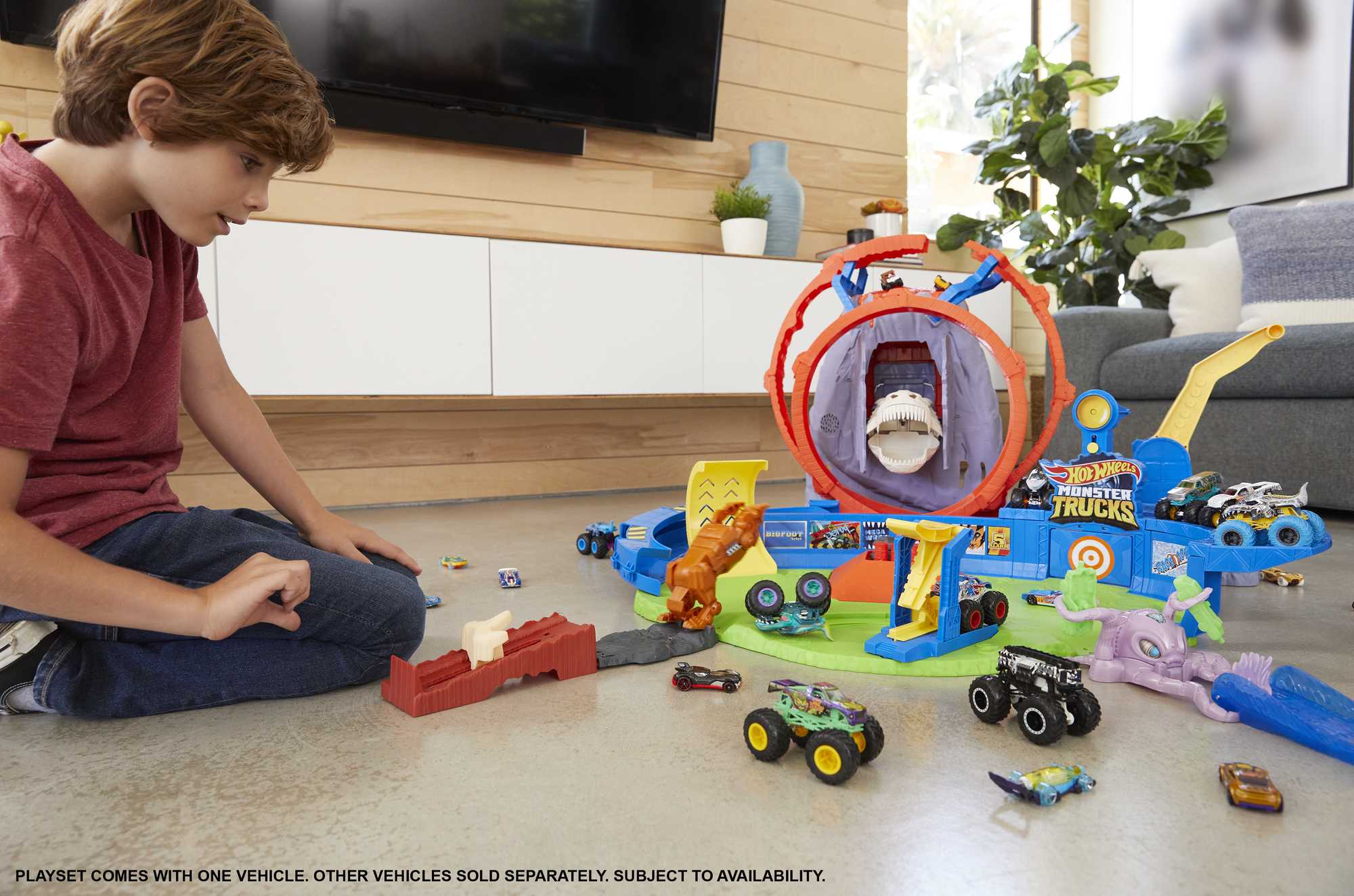 Hot Wheels Monster Trucks Sabretooth Showdown Playset - Image 3
