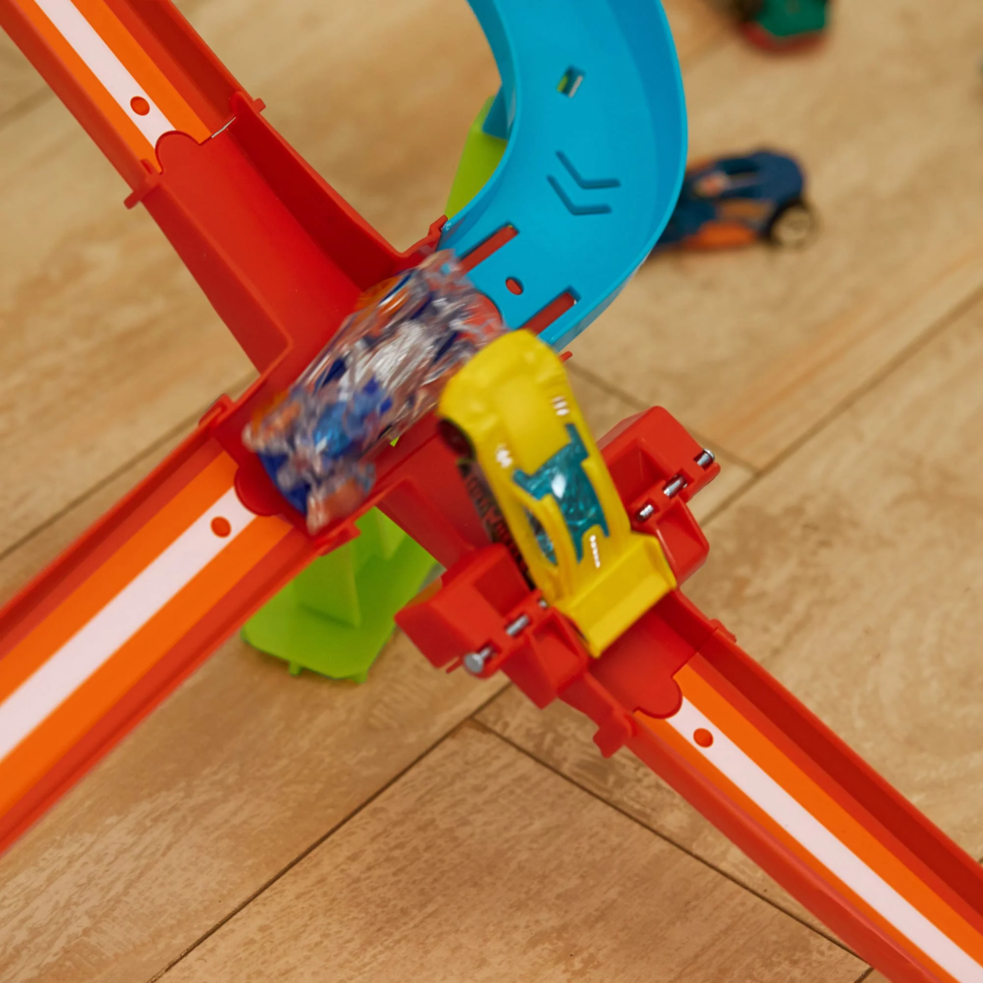 Hot Wheels Neon Speeders Circuito A Toda Velocidad Por El Rascacielos - Image 2