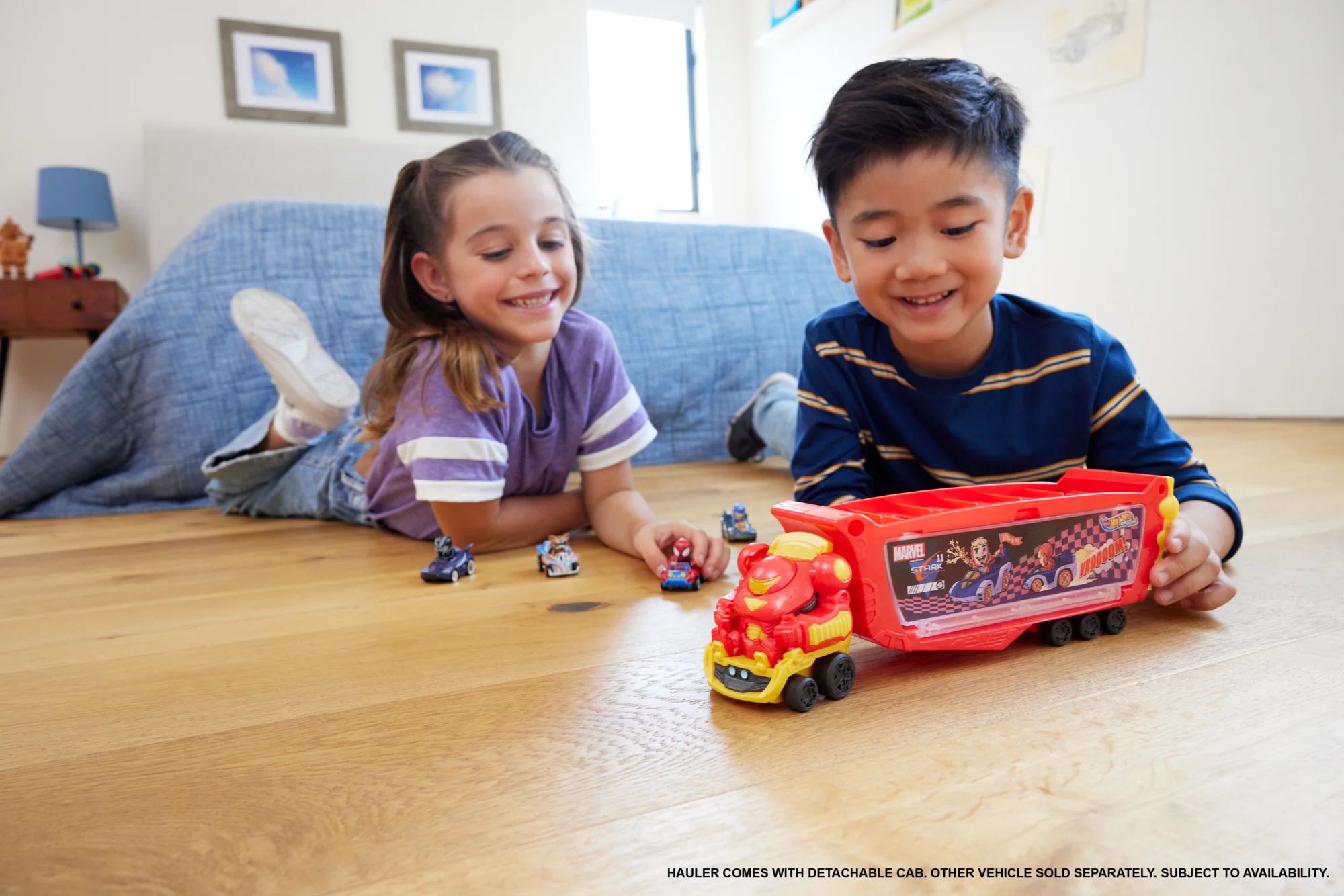 Hot Wheels Racerverse Marvel Hulkbuster Hauler, Stores Up To 10 Toy Cars, Detachable Cab With Flip-Up Helmet & Non-Removable Figure - Image 2