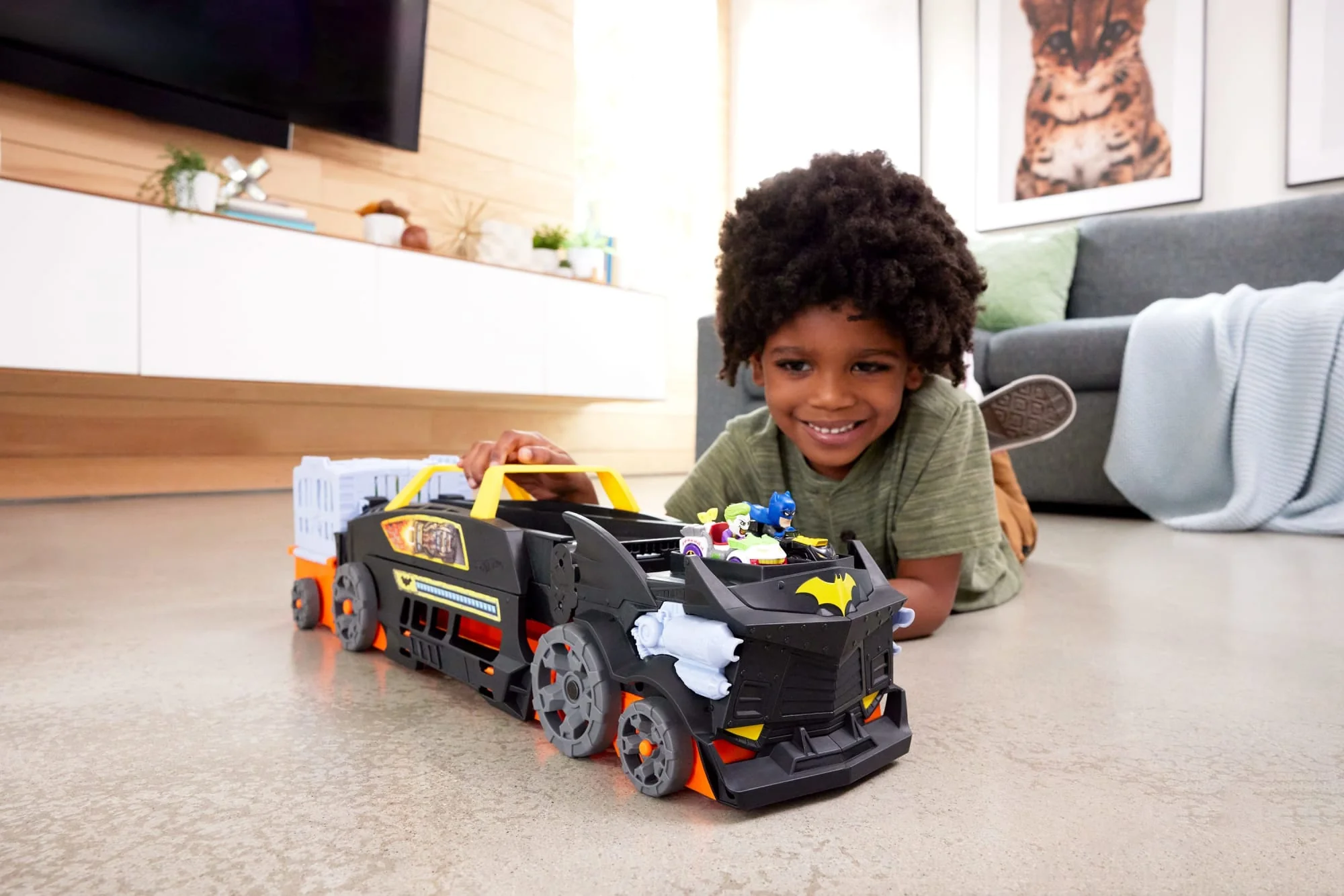 Conjunto De Pista Persecución De Escape De Batman De Racerverse De Hot Wheels, El Vehículo Se Transforma En Una Pista De Carreras De 3 Carriles Con 2 Coches De Juguete Metálicos - Image 2