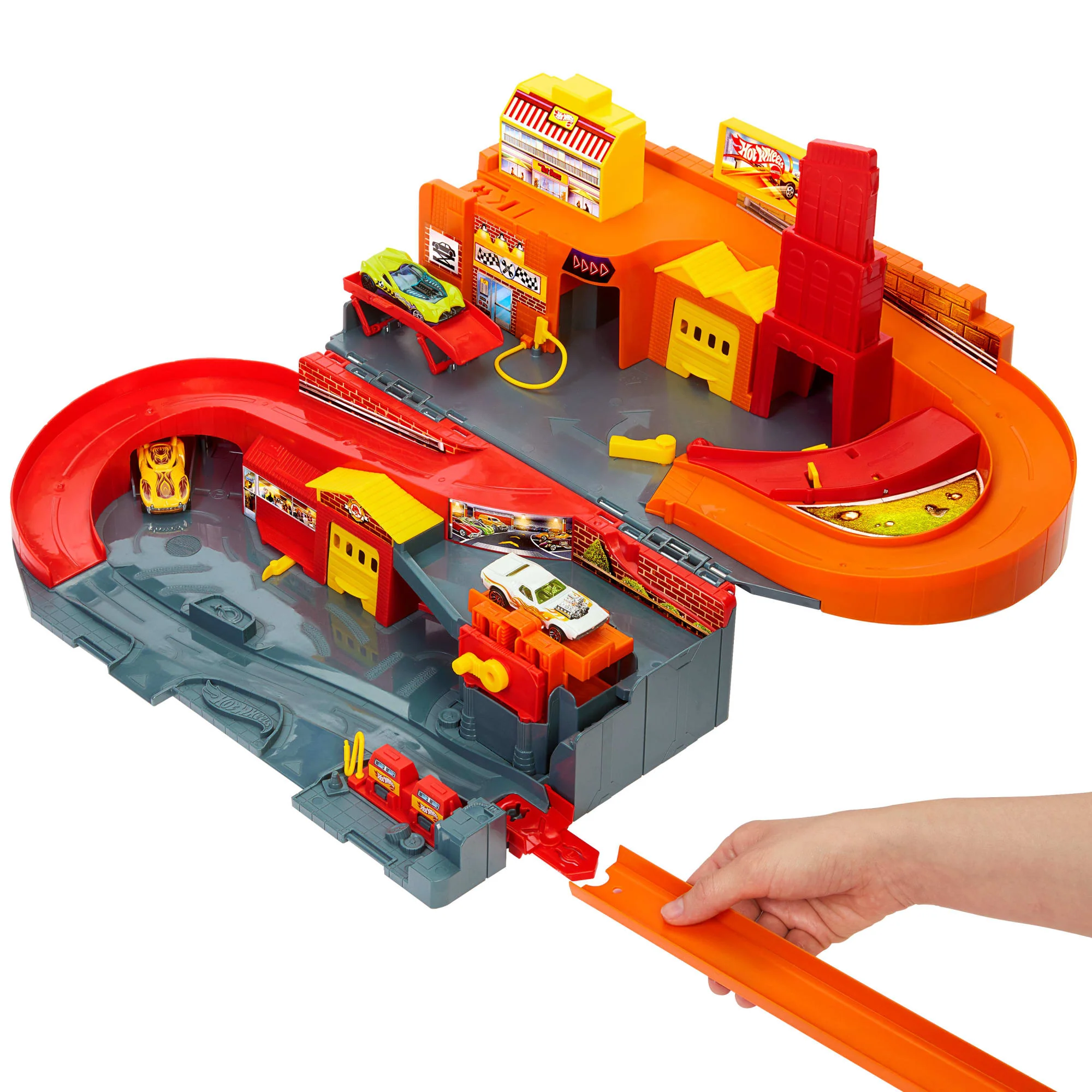 Hot Wheels Rajdowe miasto Przenośny zestaw, 3 metalowe autka w skali 1:64 i tor Szybki klik Zabawka 3+ - Image 5