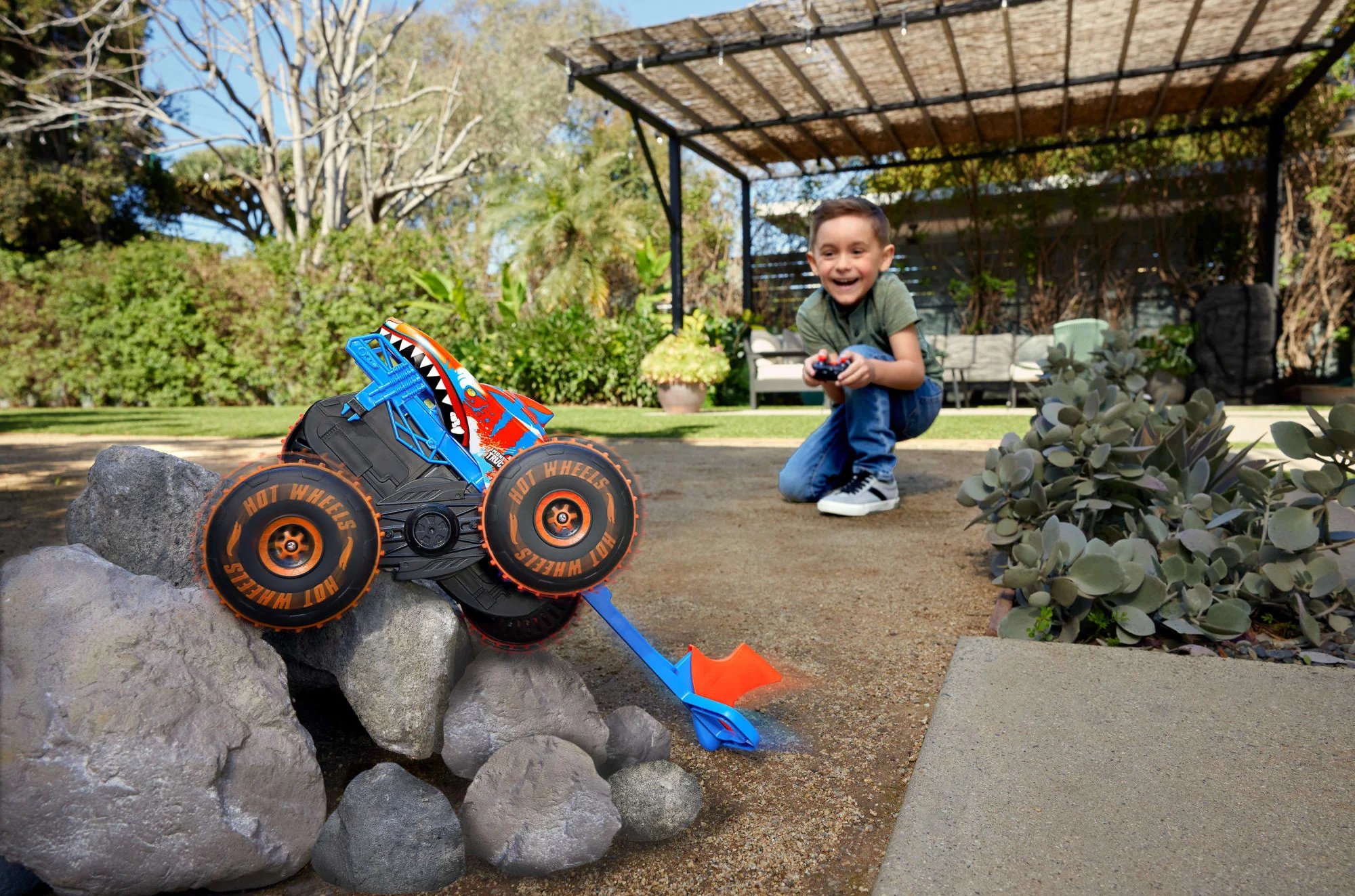 Hot Wheels Monster Trucks Tiger Shark Που Σκαρφαλώνει, Τηλεκατευθυνόμενο Όχημα Με Μπαταρία - Image 2
