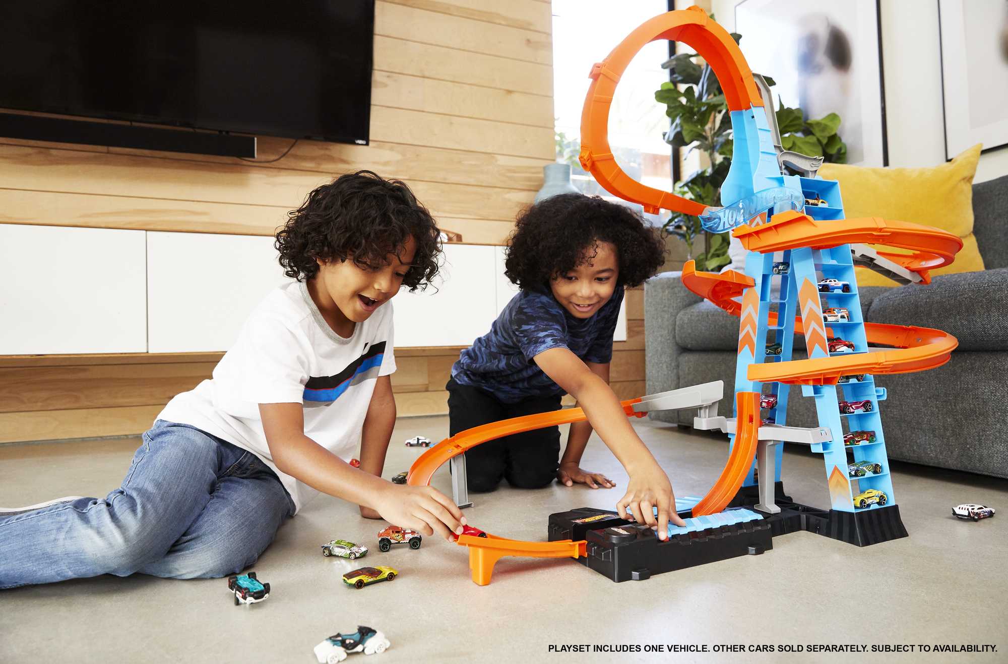 Hot Wheels Sky Crash Tower Track Set With Diecast Car - Image 2