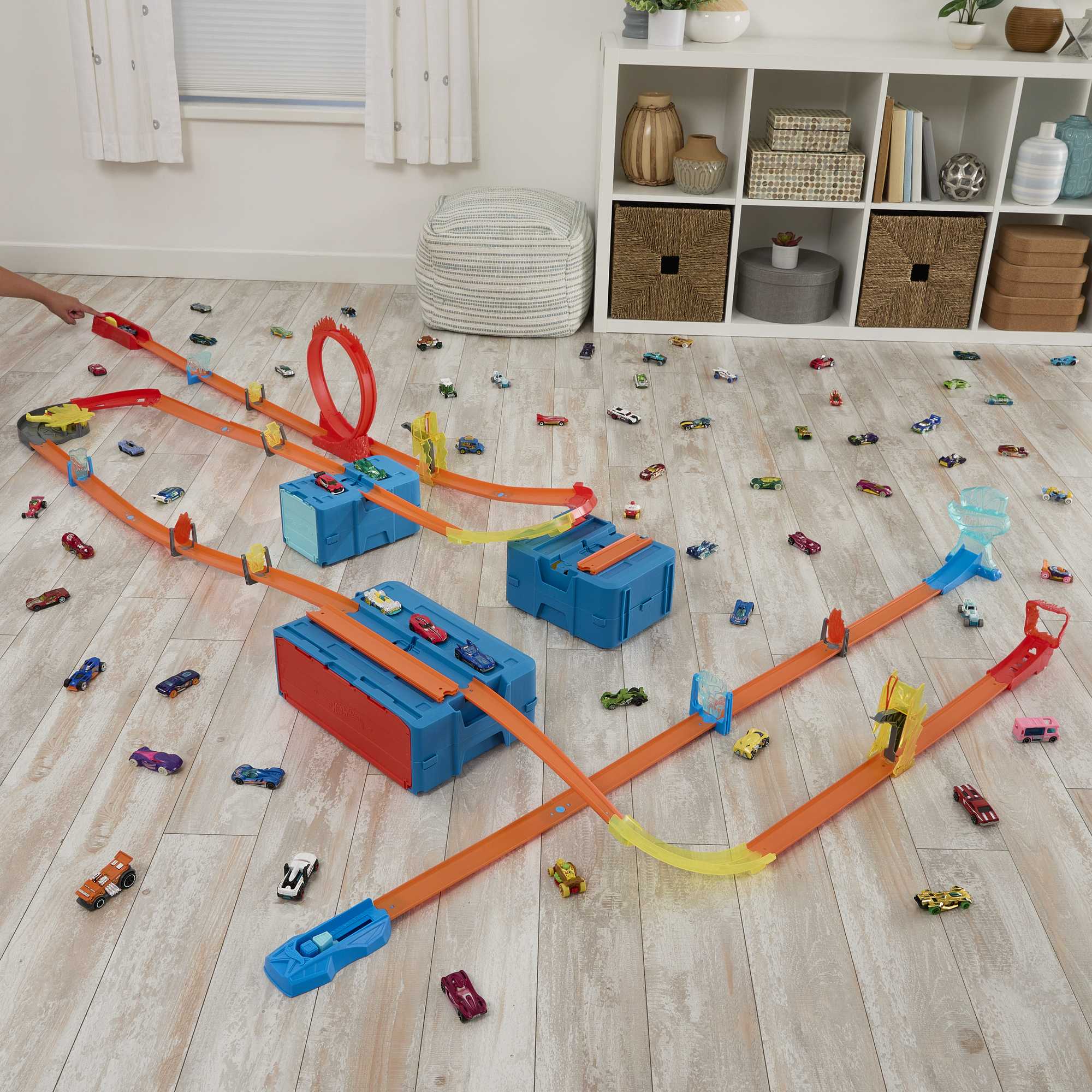 Hot Wheels Track Builder Lightning - Themed Track Set with 1 Toy Car - Image 2