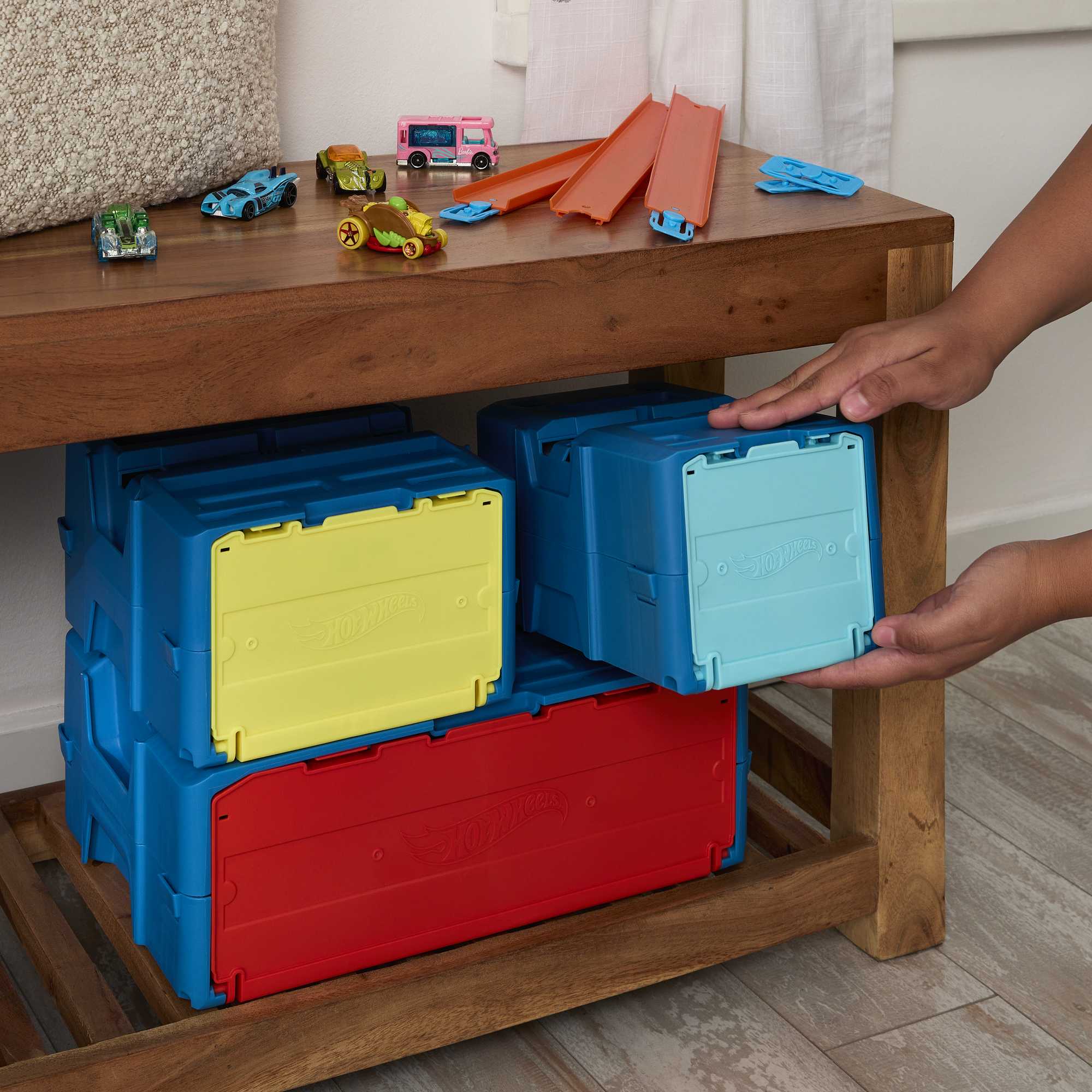 Hot Wheels Track Set with 3 Hot Wheels Cars - Image 2