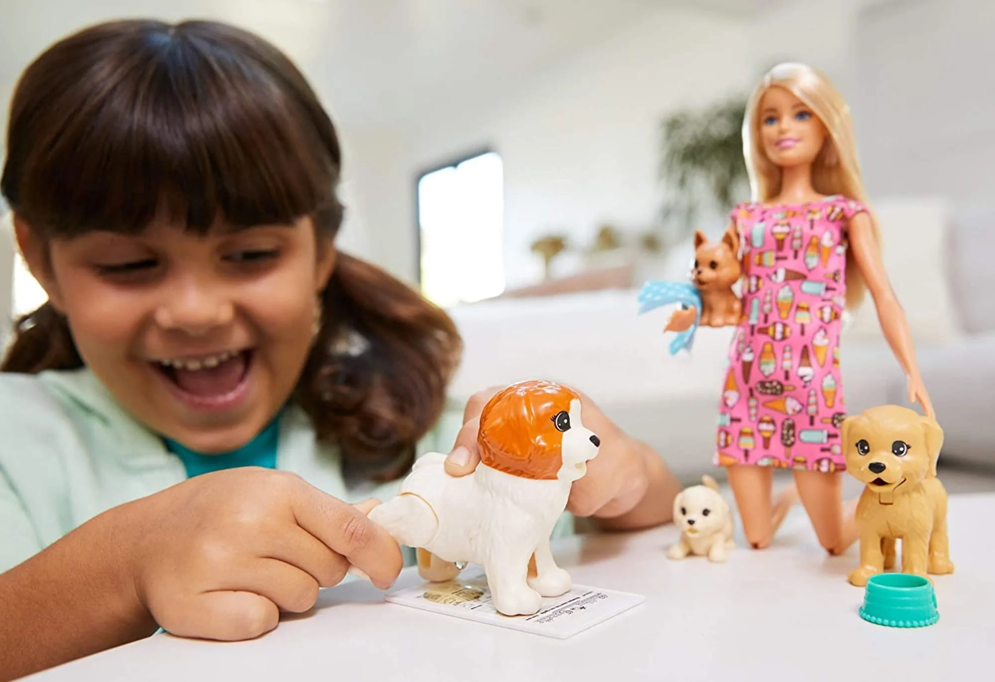 Набор Barbie Семья кукла+щенки с аксессуарами - Image 2
