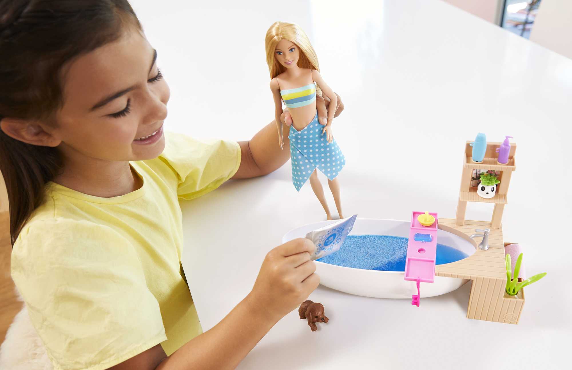 Набор игровой Barbie СПА салон с куклой и аксессуарами - Image 2