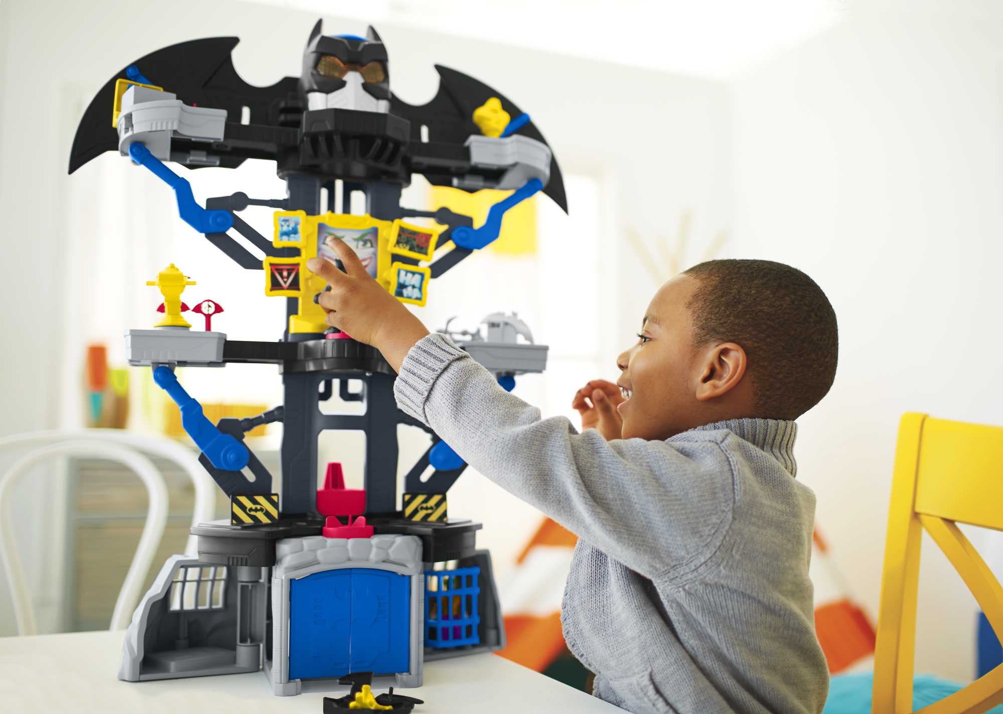 Imaginext DC Super Friends Transforming Batcave - Image 2
