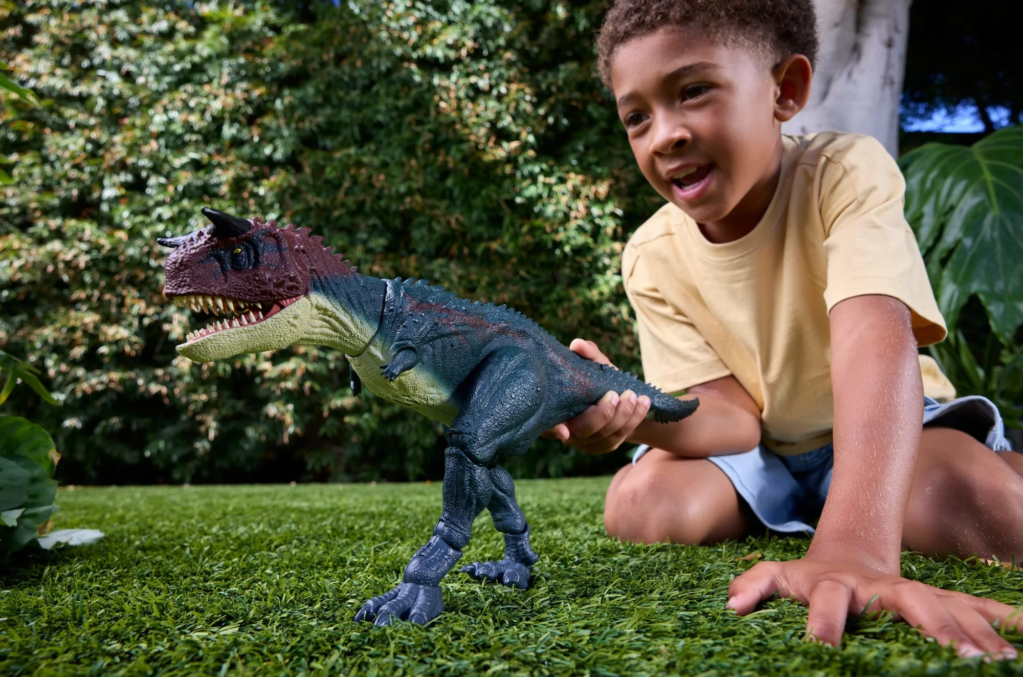 Jurassic World Charge N Chomp Carnotaurus Running Roaring Dinosaur Action Figure, Digital Play - Image 2