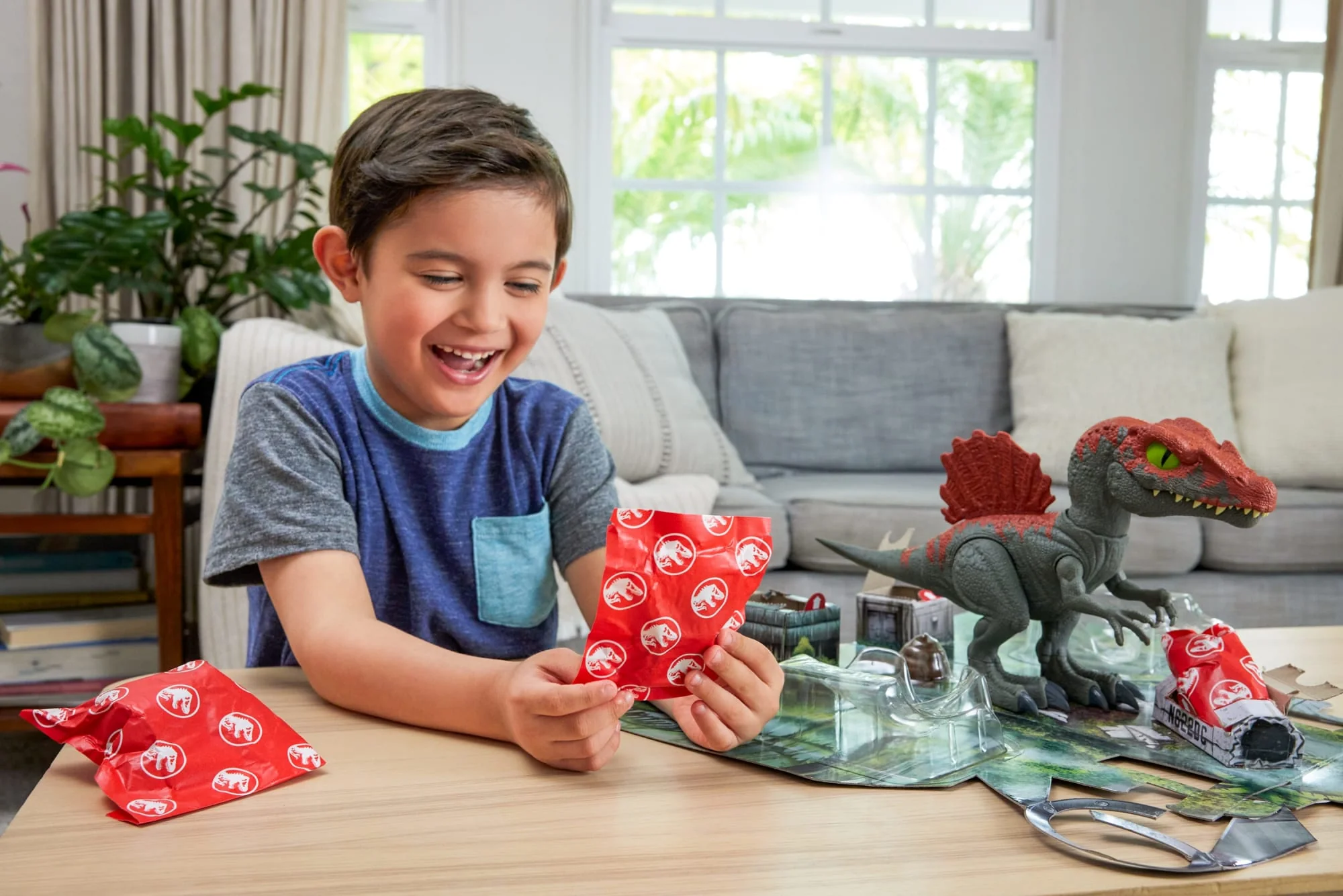 Jurassic World Crushivores Spinosaurus Cage Crasher Dinosaur Action Figure Unboxing Toy & Compounds - Image 2
