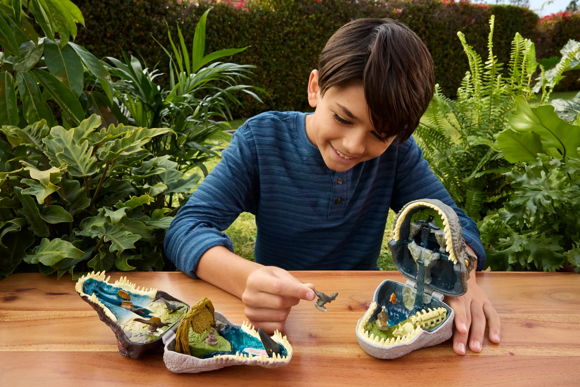 Jurassic World: Die Wiedergeburt, Kleines Abenteuer-Spielset in Form Eines Tyrannosaurus Rex-Kopfes, Interaktive Funktionen Und Figuren - Image 2