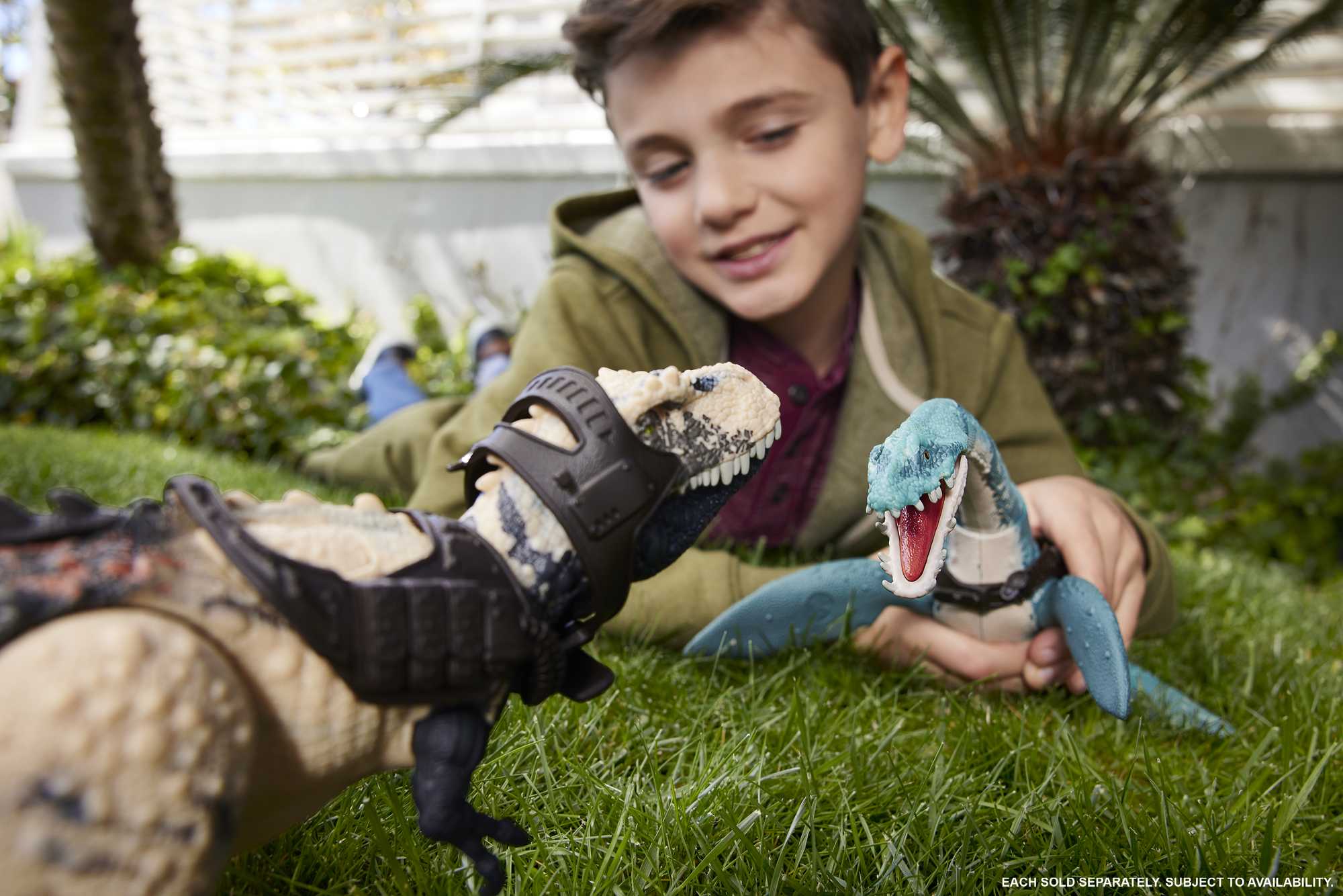 JURASSIC WORLD GIGANTIC TRACKERS Elasmosaurus - Image 2