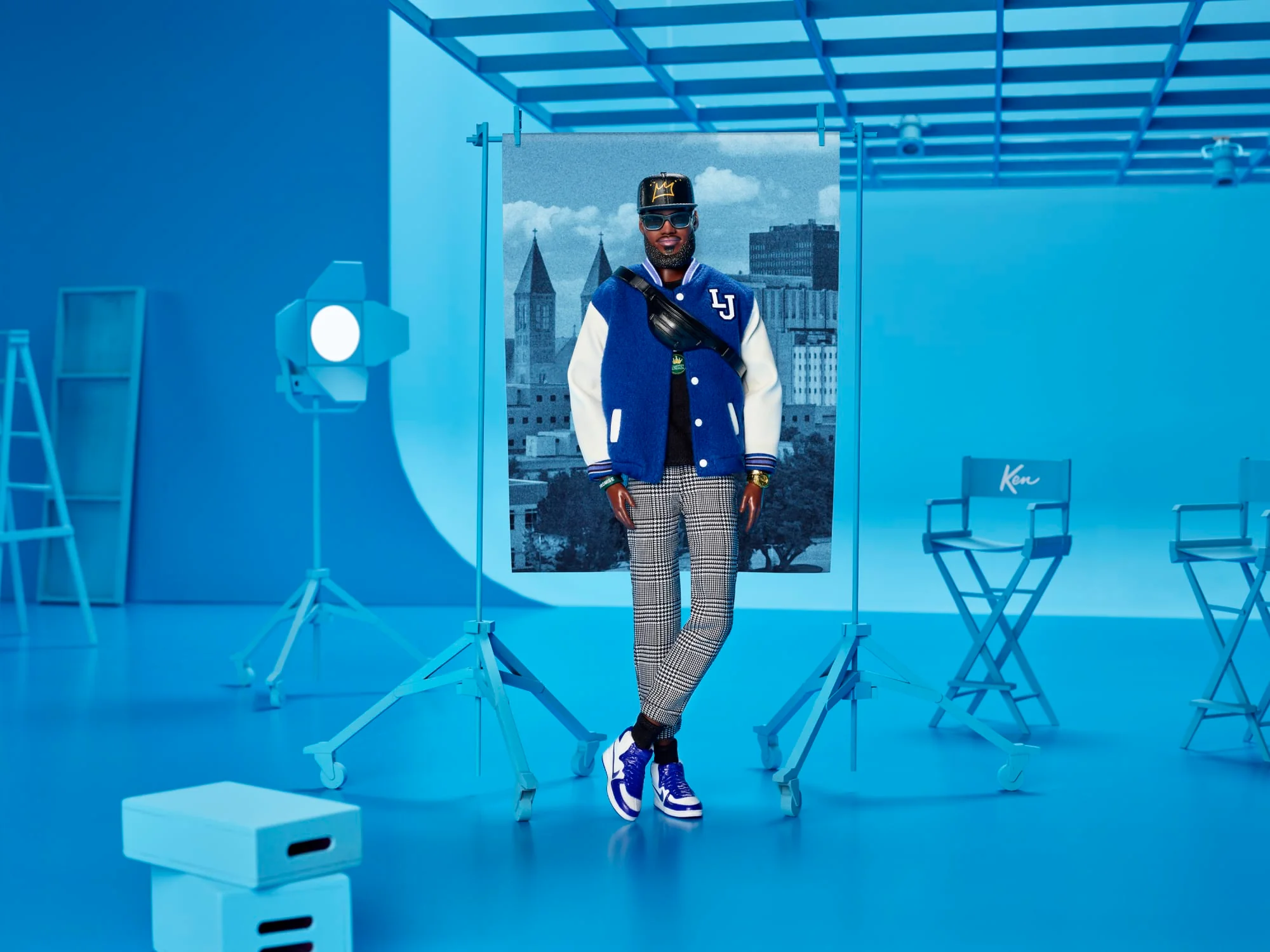 Kolej Ceketli Kıyafeti Ve Aksesuarlarıyla Koleksiyona Uygun Barbie Signature Lebron James Kenbassadors Bebek - Image 2