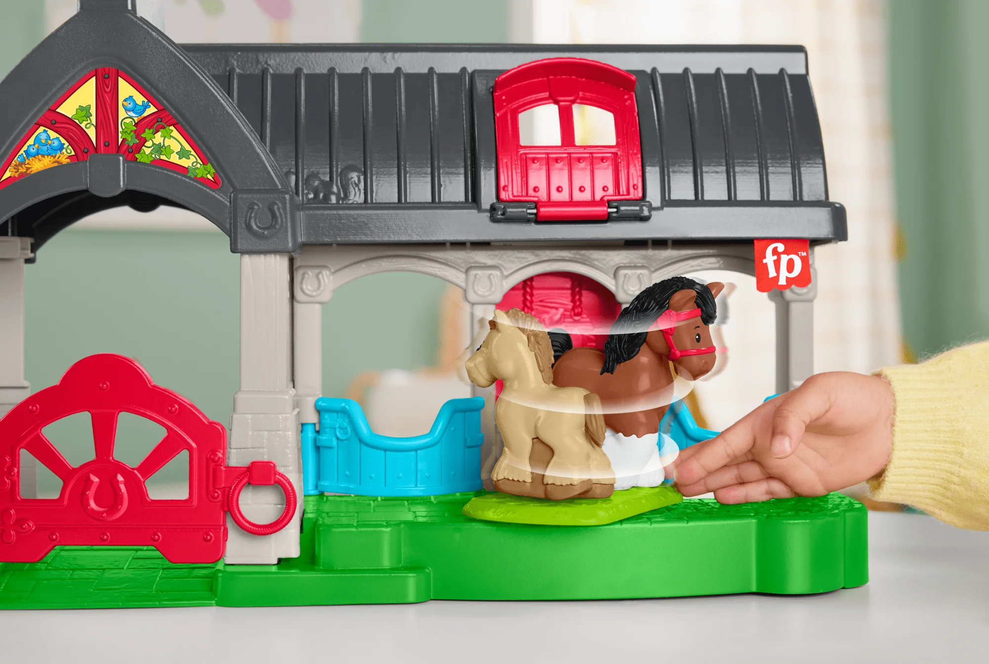 Fisher-Price Little People Stajnia Przyjazne koniki Zestaw z dźwiękiem i figurkami Zabawka dla dzieci - Image 3
