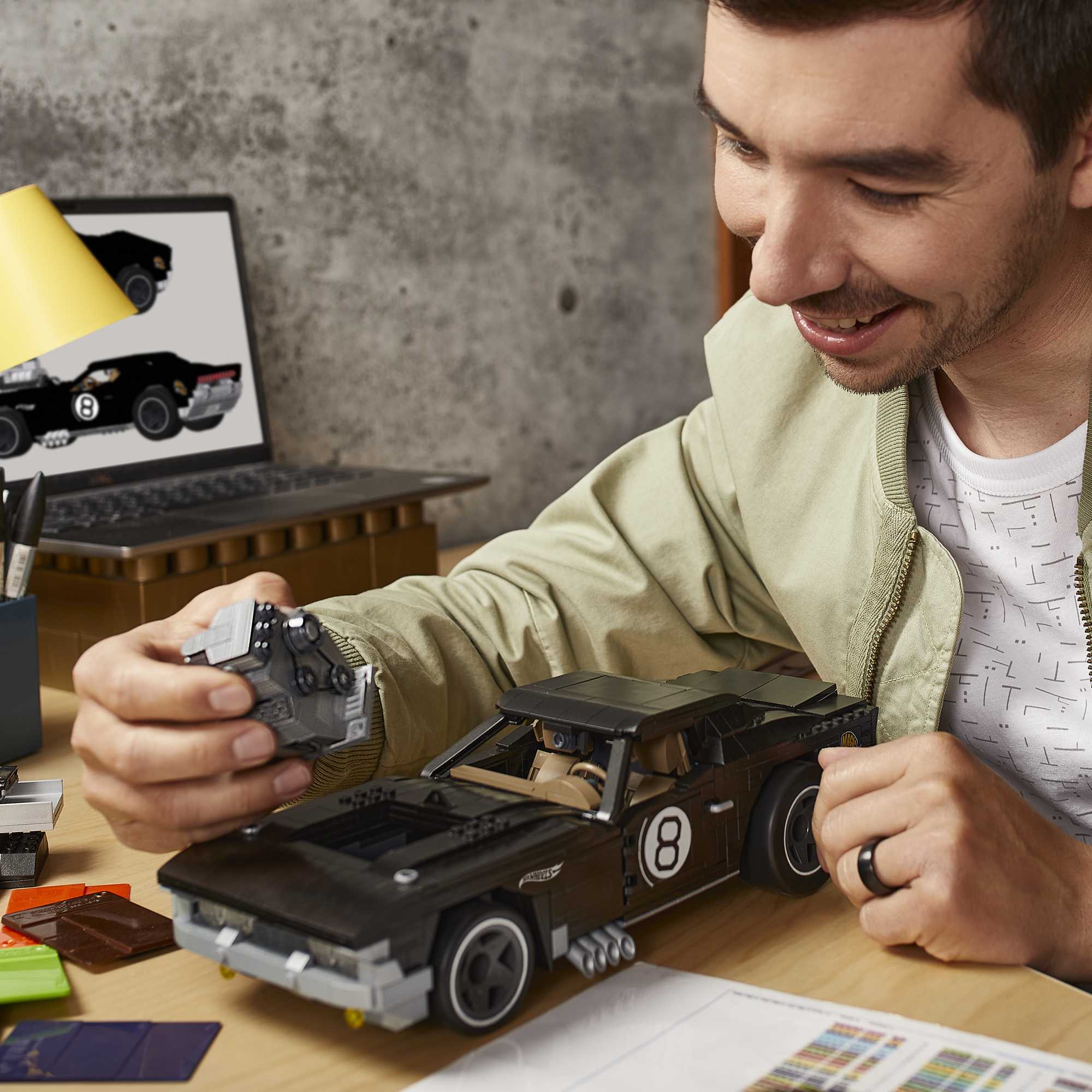 Конструктор Mega Construx Hot Wheels коллекционный Роджер Доджер - Image 3