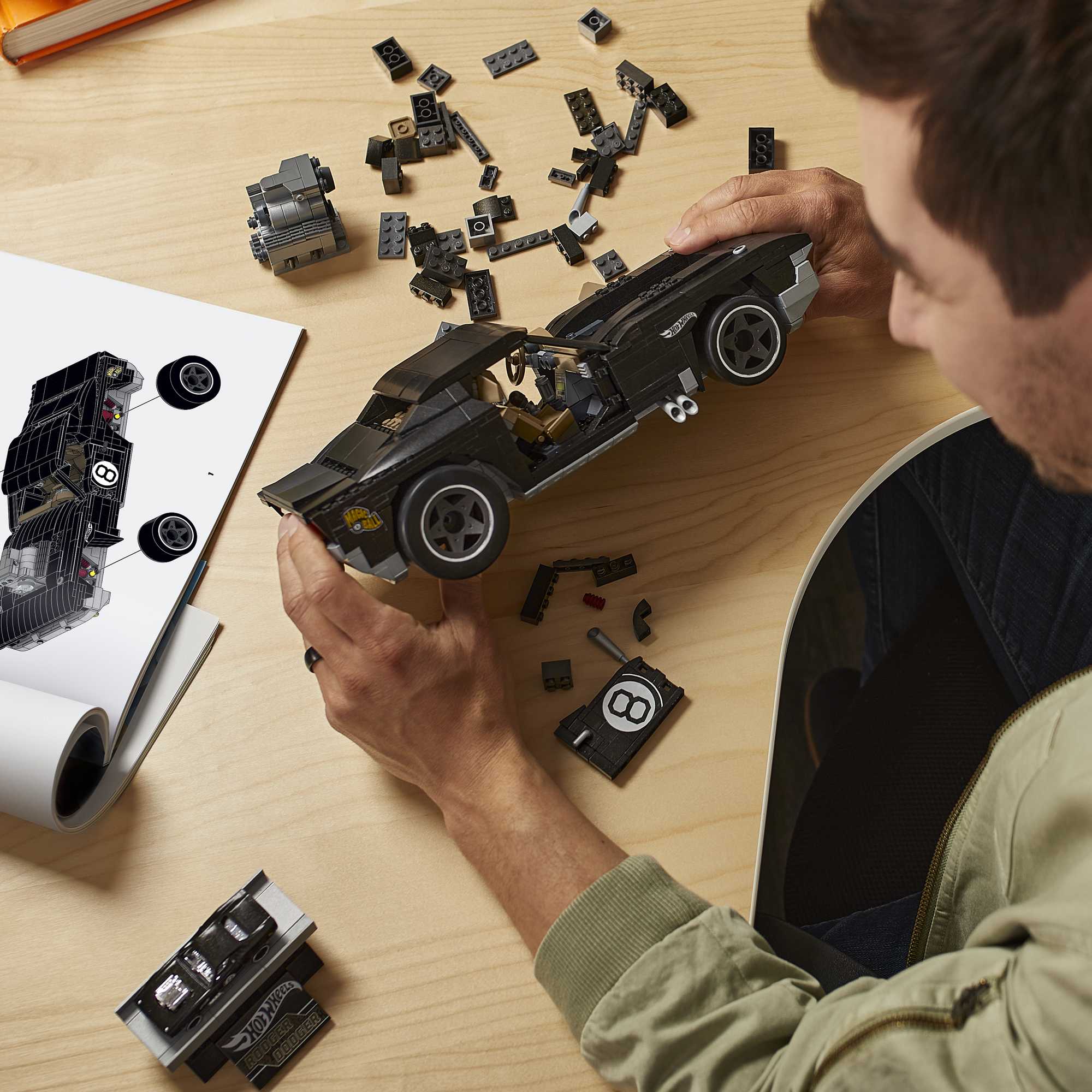 Конструктор Mega Construx Hot Wheels коллекционный Роджер Доджер - Image 5