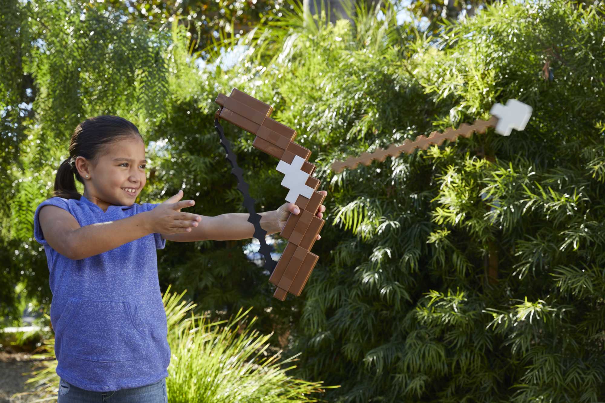 Minecraft Ultimate Bow and Arrow Electronic Toy - Image 2