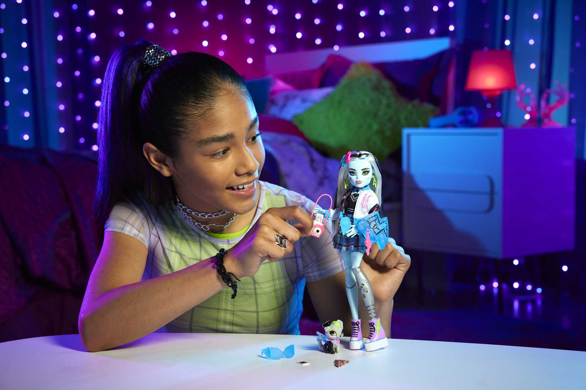 Monster High™ Doll, Frankie Stein™ With Pet, Blue And Black Streaked Hair - Image 2