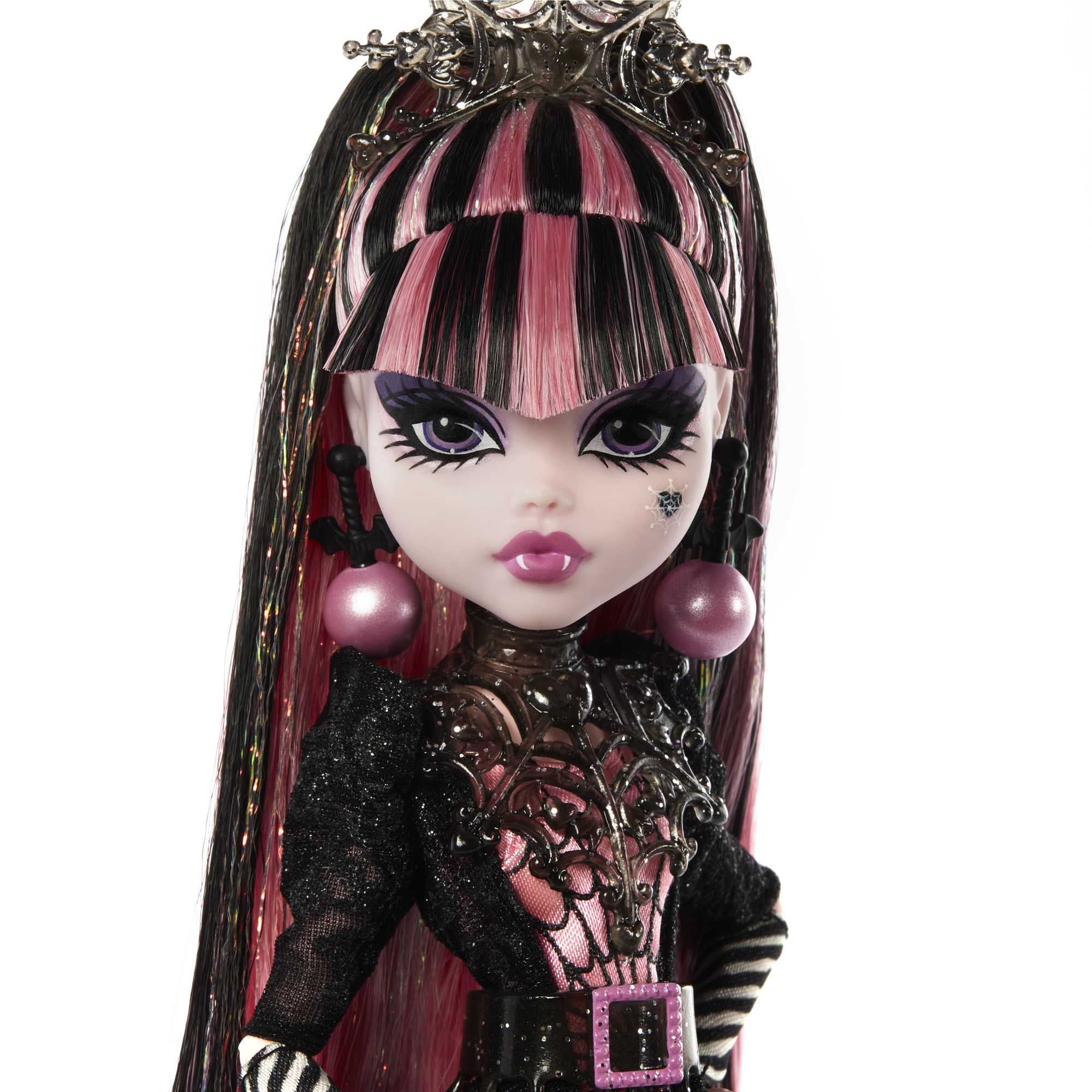 Monster High Howliday: Winter Edition Draculaura Doll - Image 2