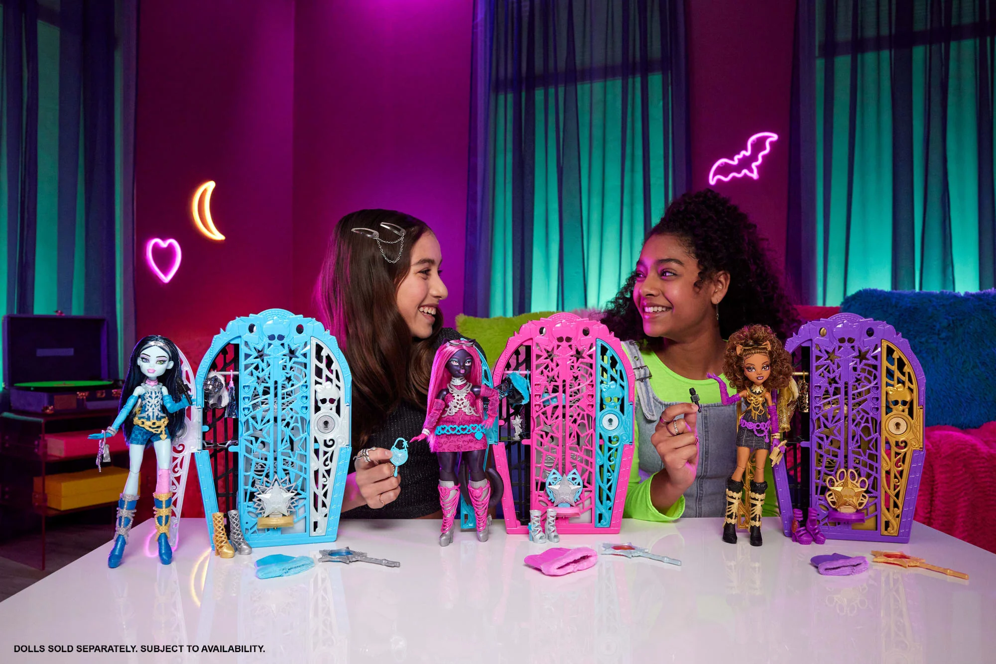 Monster High Segreti Da Brivido I Misteri Di Hauntlywood, Bambola Catty Noir Con Oltre 19 Sorprese - Image 2