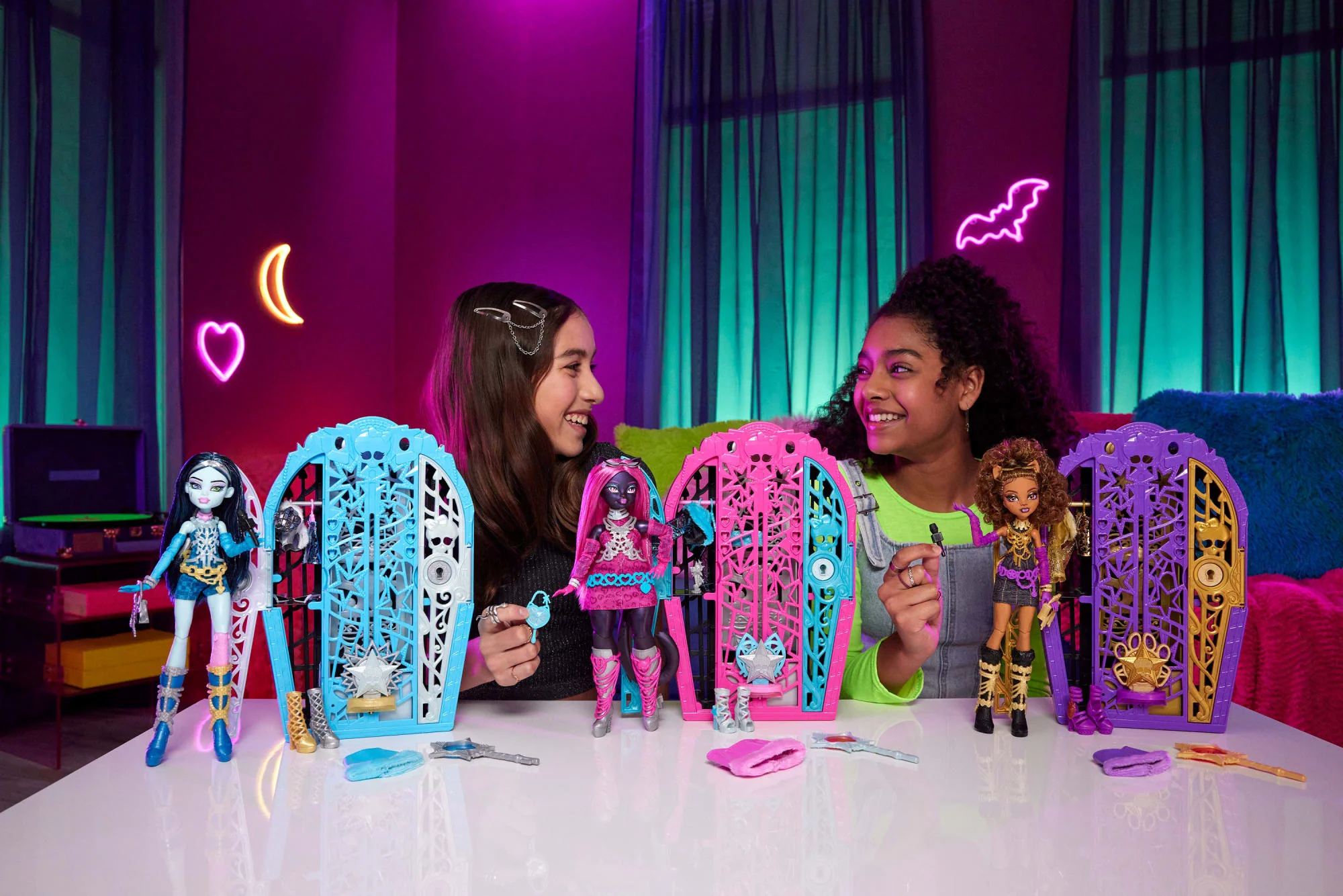 Monster High Skulltimate Secrets Hauntlywood-Mysteries-Spielset, Clawdeen Wolf Puppe Mit Mehr Als 19 Überraschungen - Image 2