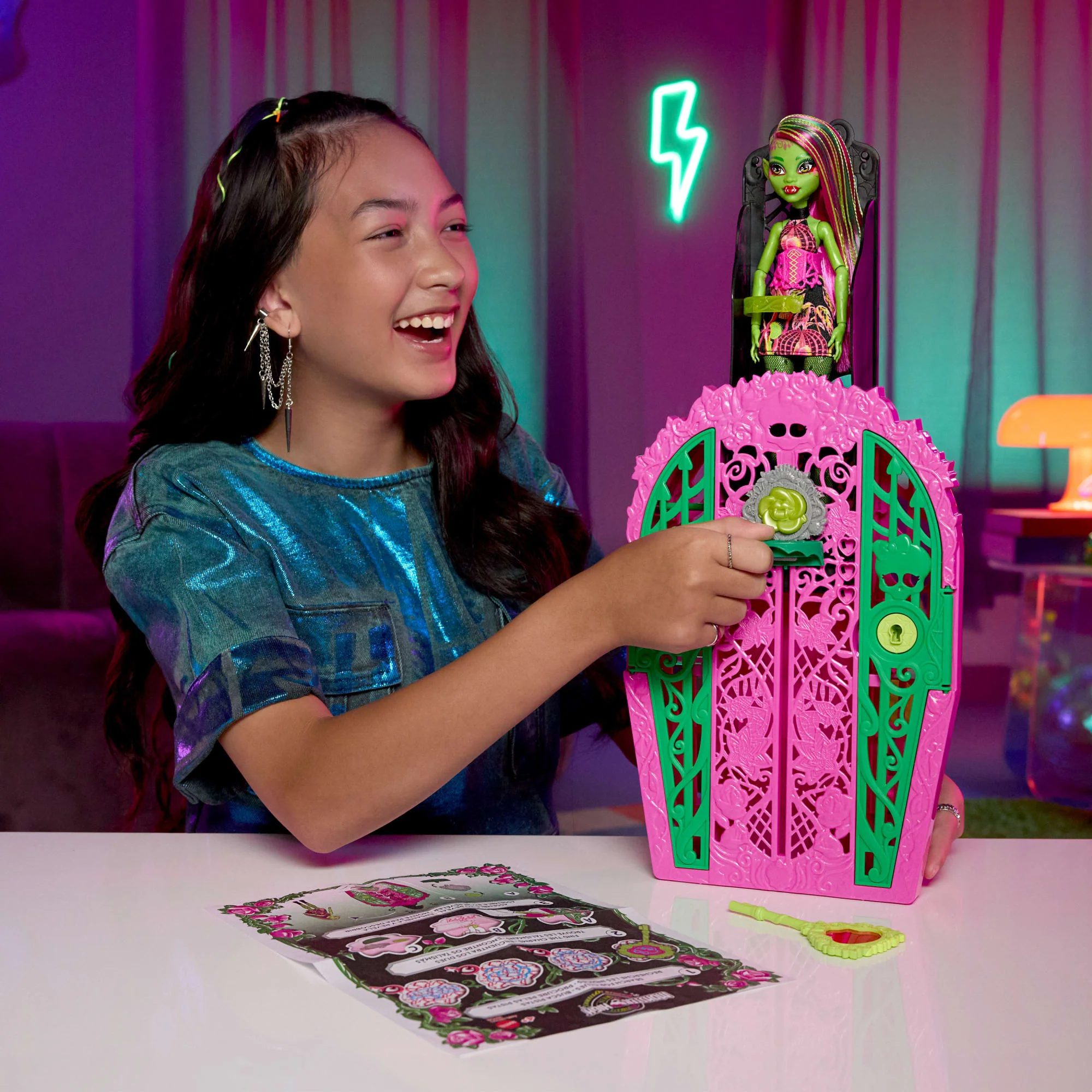 Monster High Skulltimate Secrets Garden Mysteries Spielset, Venus Mcflytrap-Puppe Mit Mehr Als 19 Überraschungen - Image 2