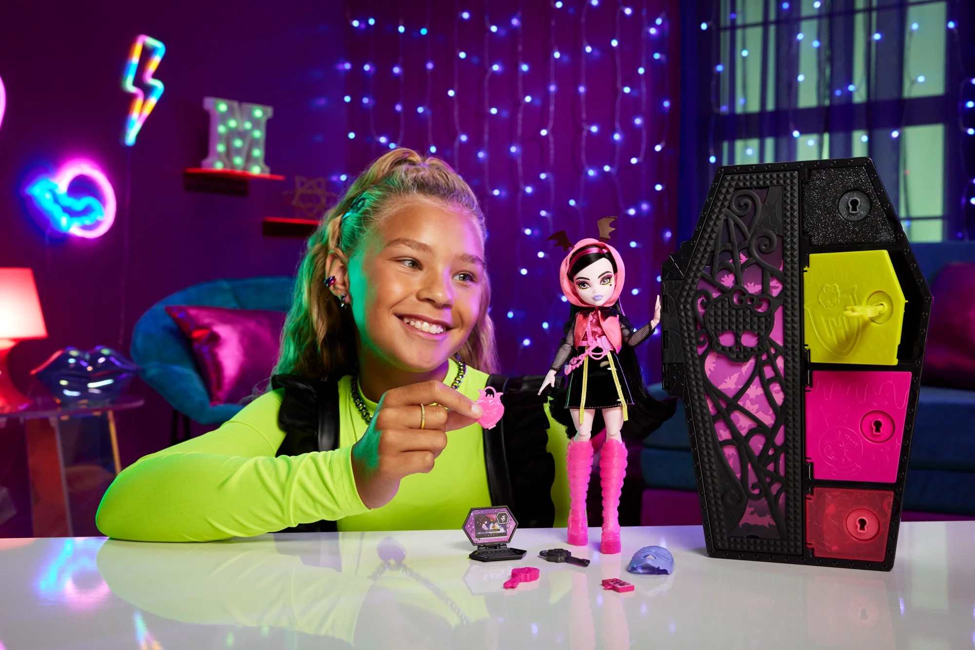 Monster High Doll, Draculaura, Skulltimate Secrets: Neon Frights - Image 2
