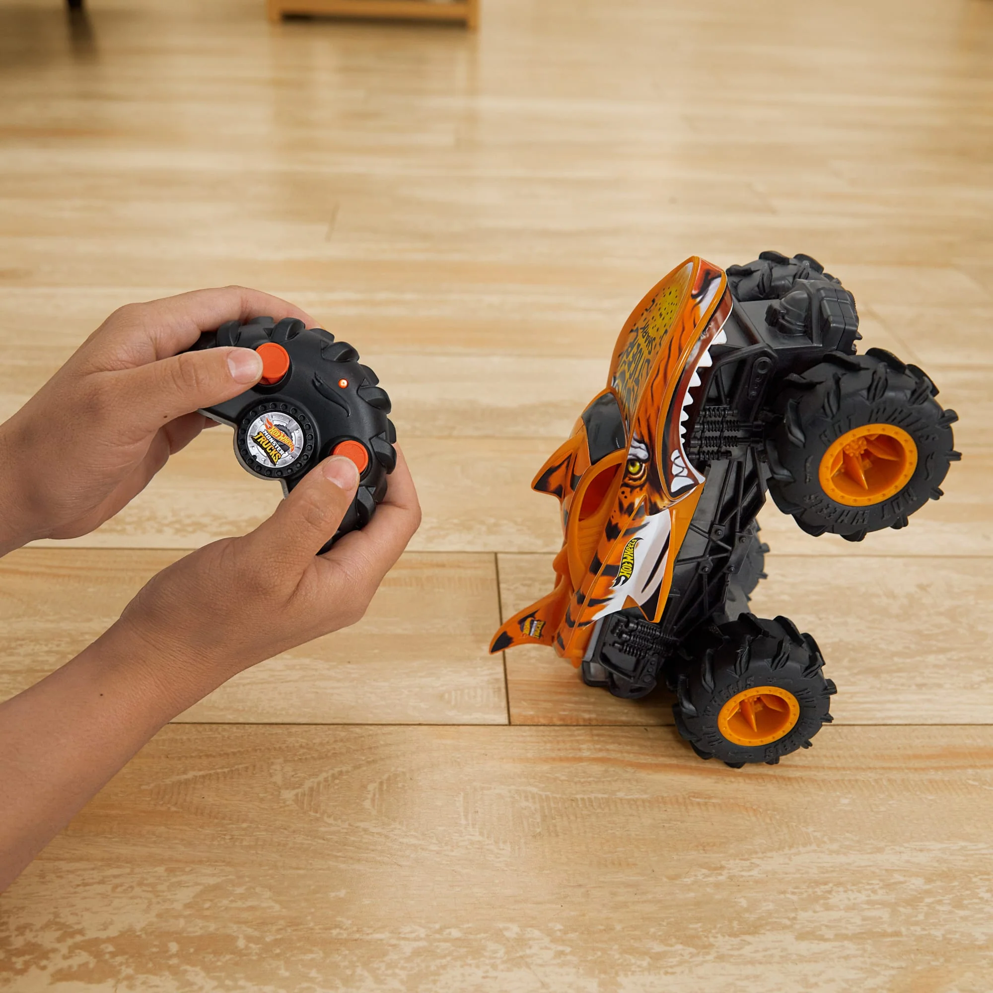 Monster Truck Teledirigido Tiger Shark RC De Hot Wheels A Escala 1:24, Camión Teledirigido De Juguete - Image 4