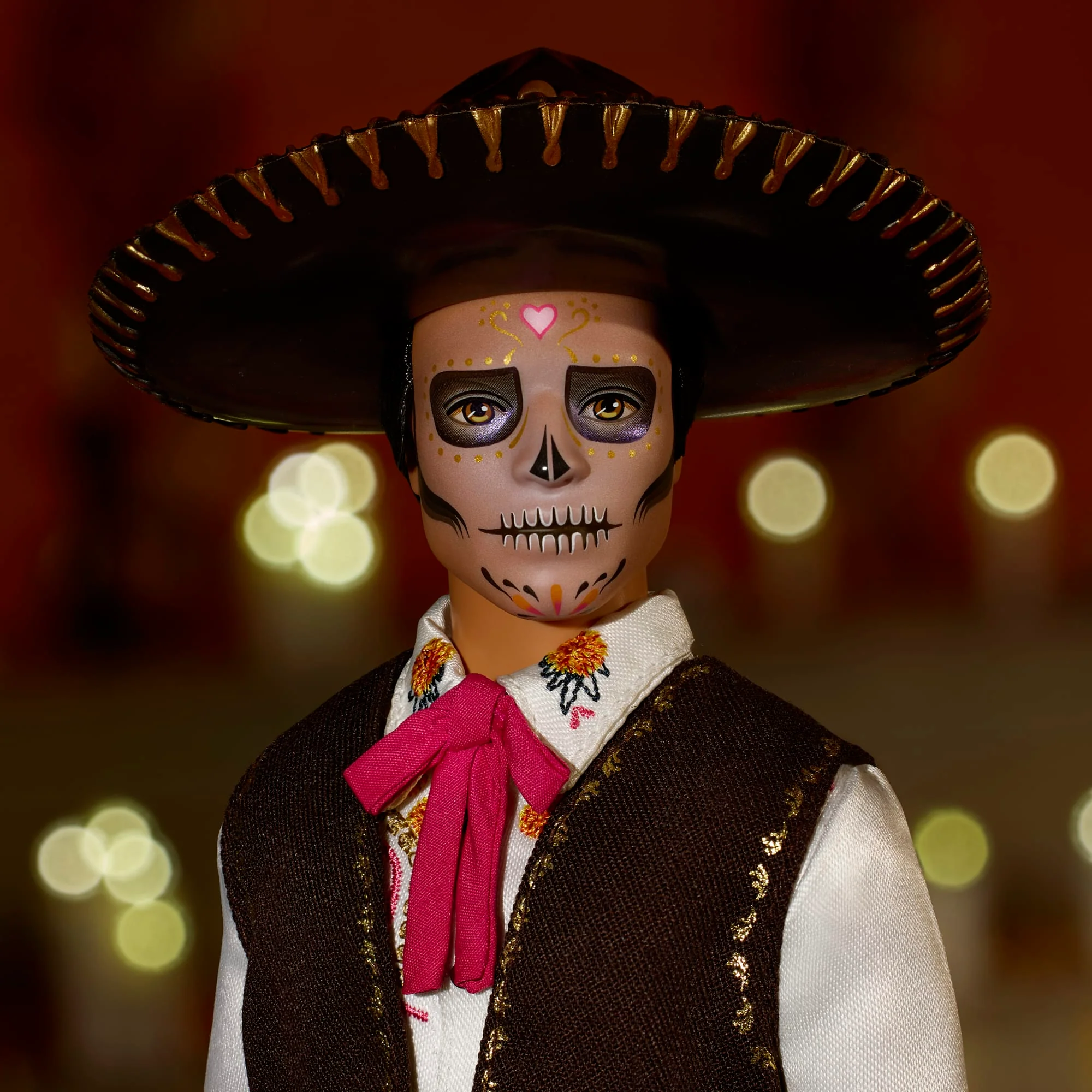 Muñeco Ken Coleccionable De La Colección Día De Muertos 2025 De Barbie Signature Con Traje Y Sombrero - Image 2