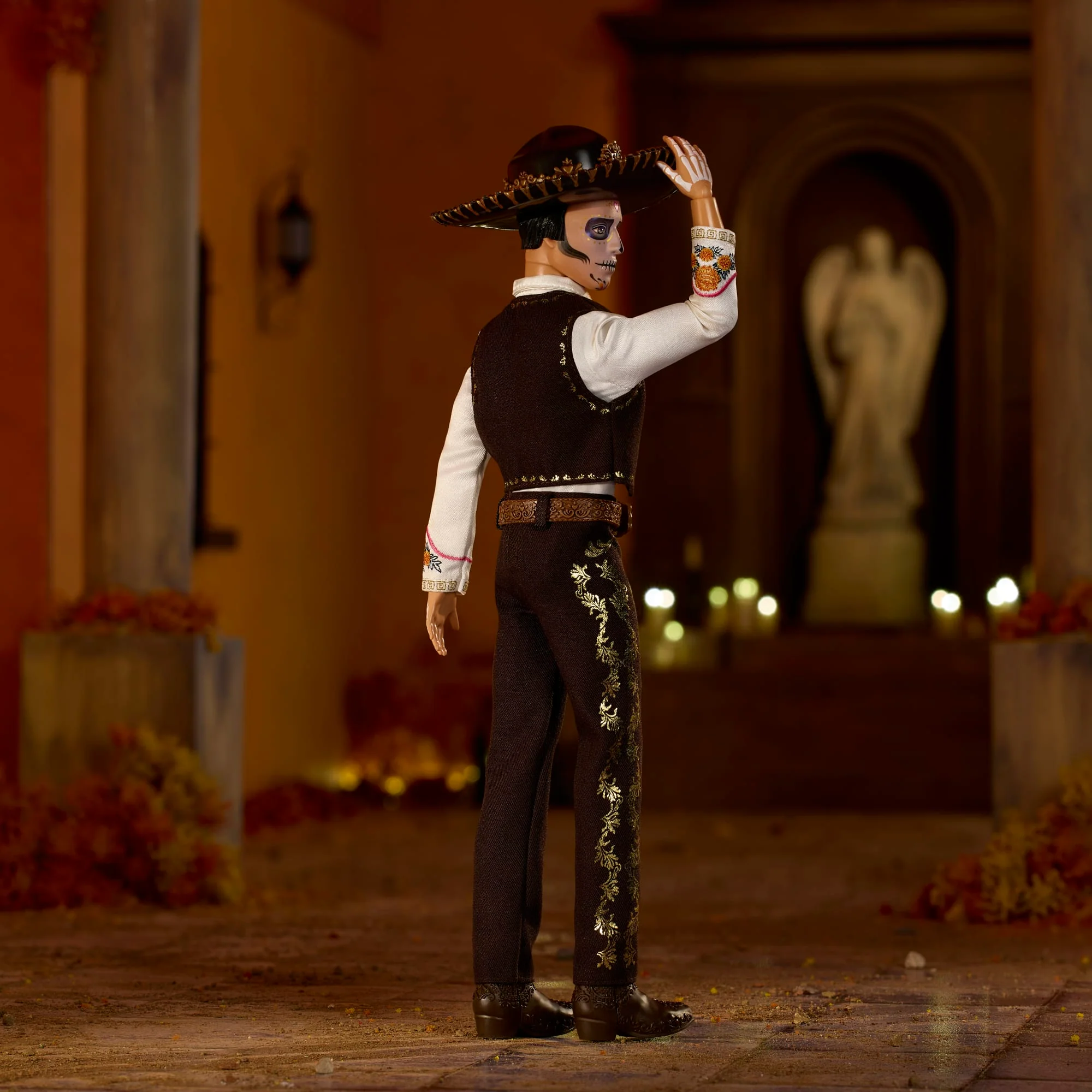 Muñeco Ken Coleccionable De La Colección Día De Muertos 2025 De Barbie Signature Con Traje Y Sombrero - Image 5
