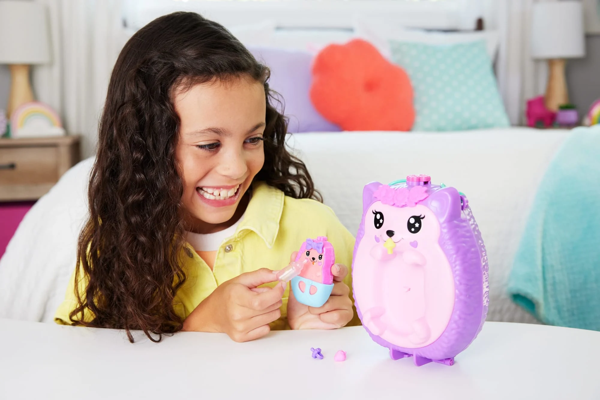 Playset Borsetta Polly Pocket Mamma Riccio E Baby Riccio Con 2 Bambole E 16 Accessori, Inclusi Animali Domestici - Image 2