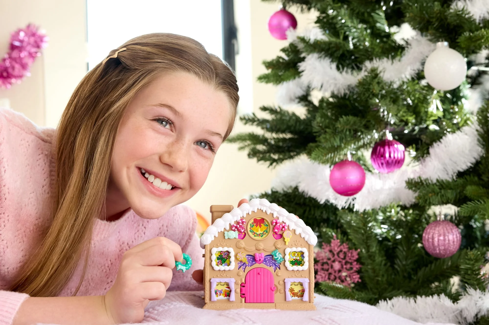 Polly Pocket Doll And Playset Advent Calendar, Diy Gingerbread House With Dollhouse Furniture, And 24+ Holiday Accessories - Image 2