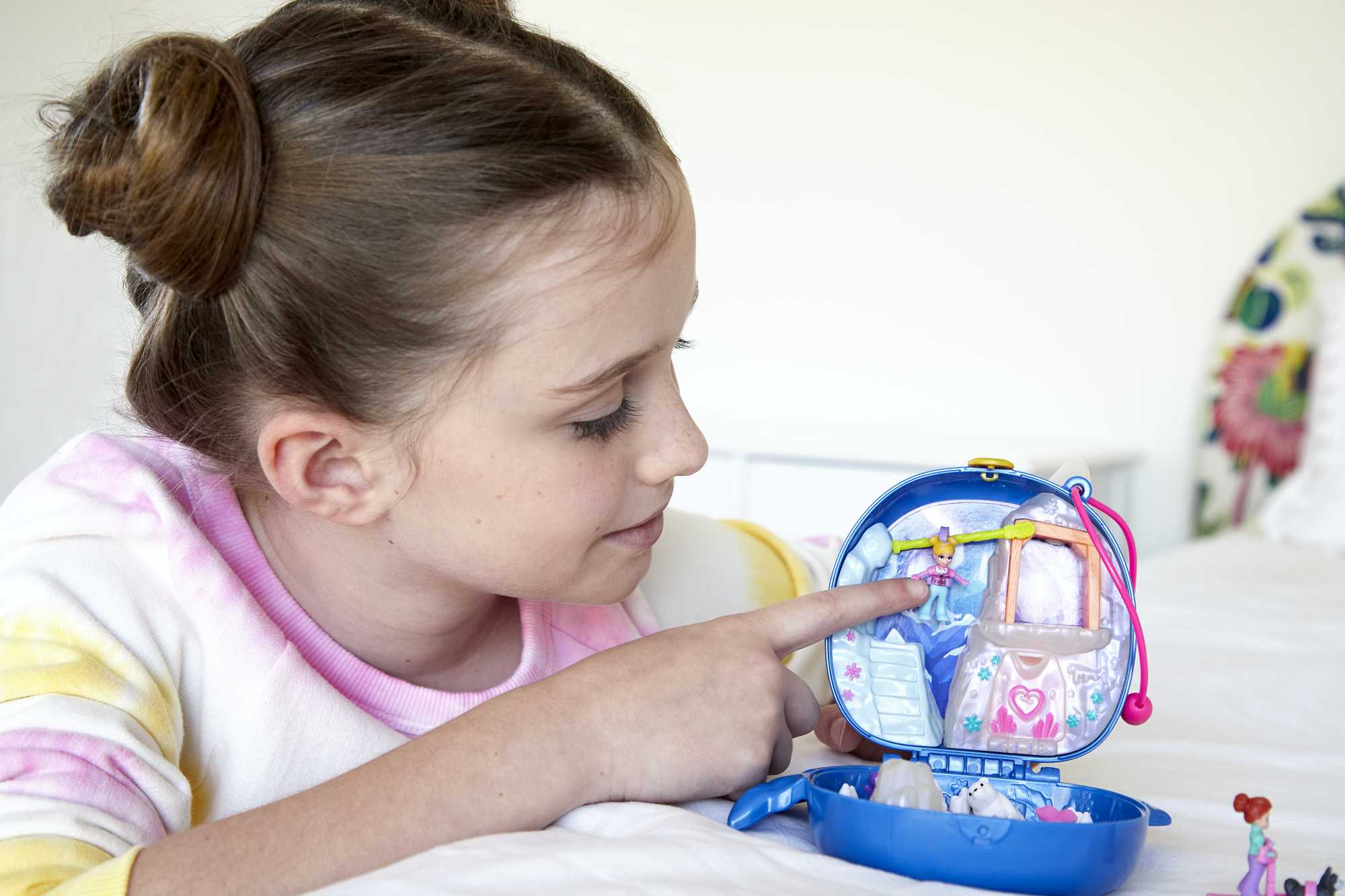 Polly Pocket Freezin' Fun Narwhal Compact - Image 2
