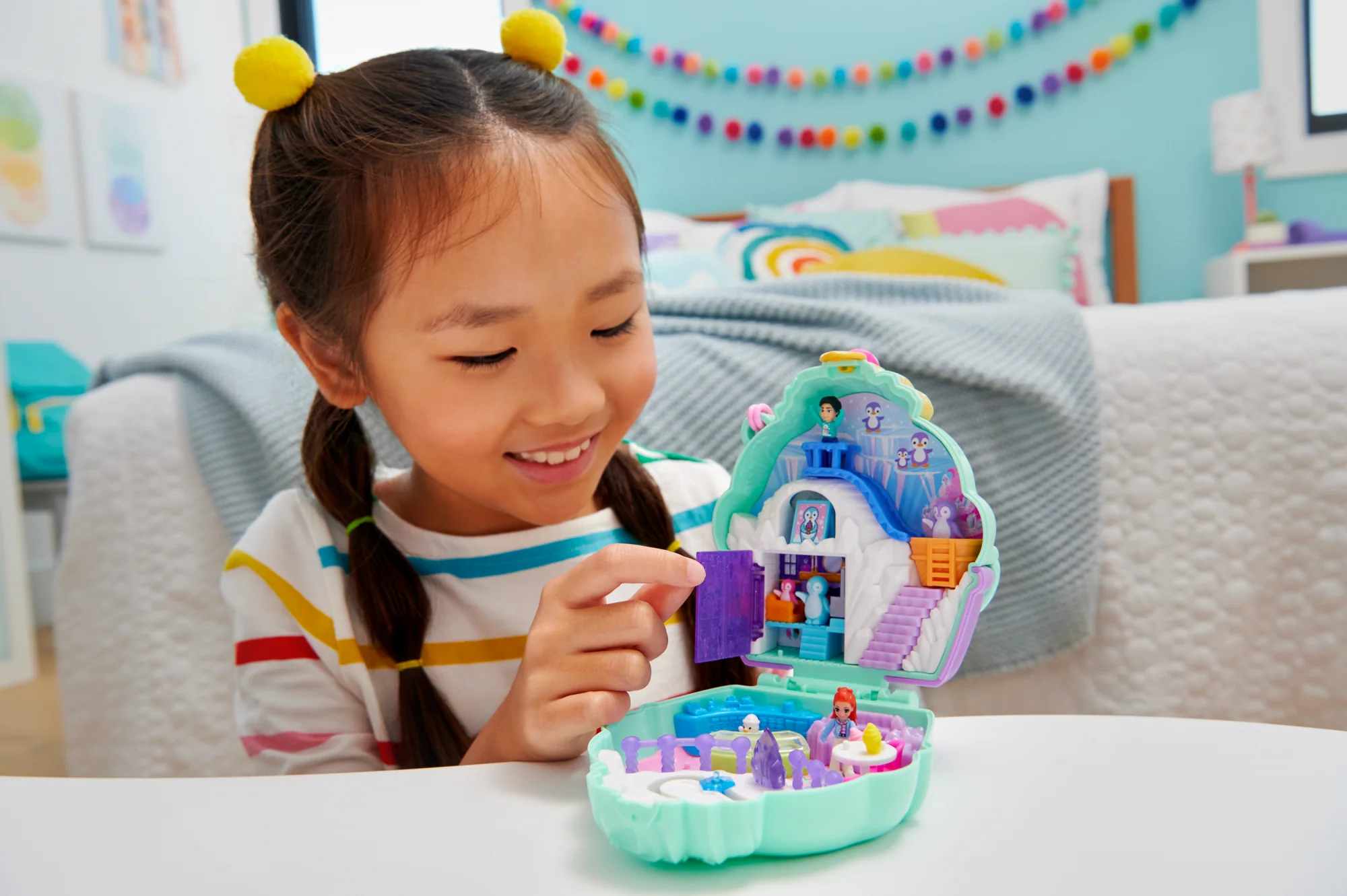 Polly Pocket Dolls And Playset, Travel Toys, Snow Sweet Penguin Compact - Image 2