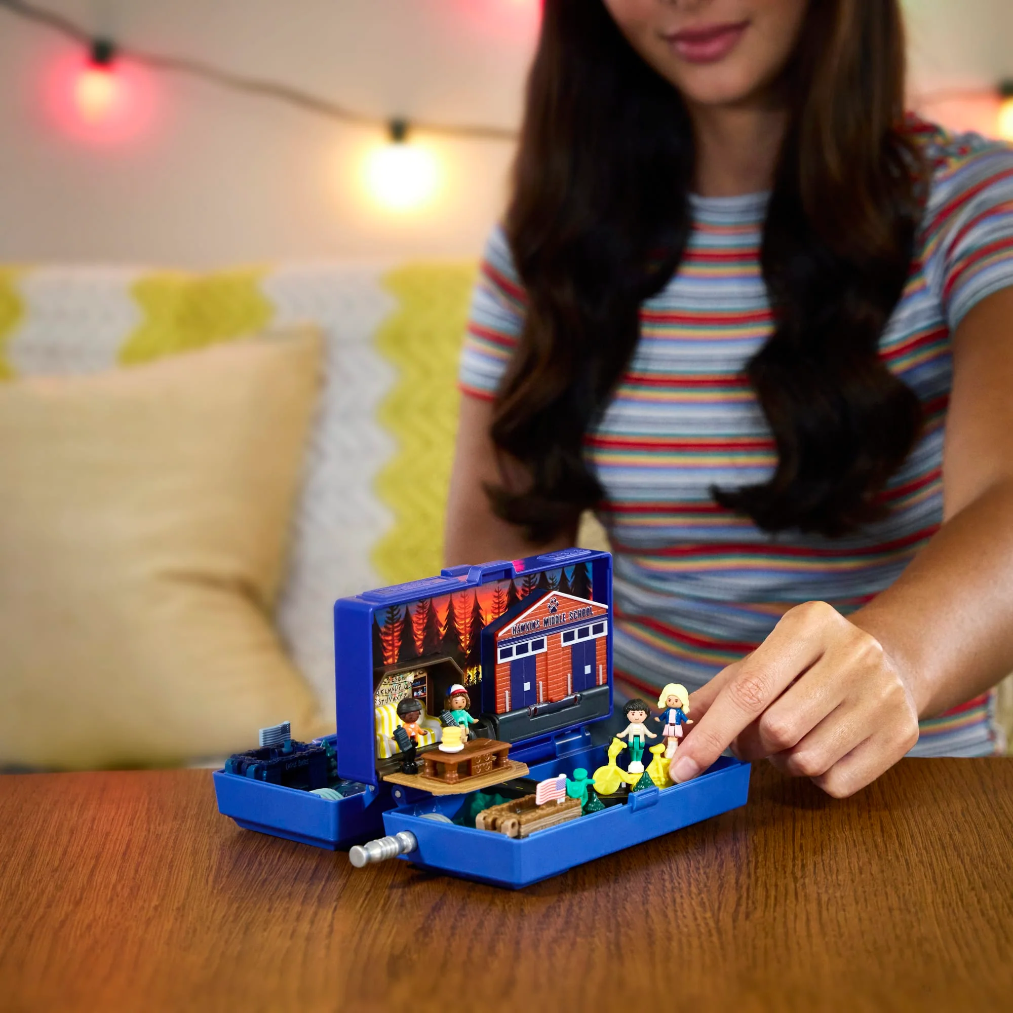 Estuche Stranger Things De Polly Pocket Para Coleccionistas, Muñecos Y Conjunto De Juego De Edición Especial - Image 4